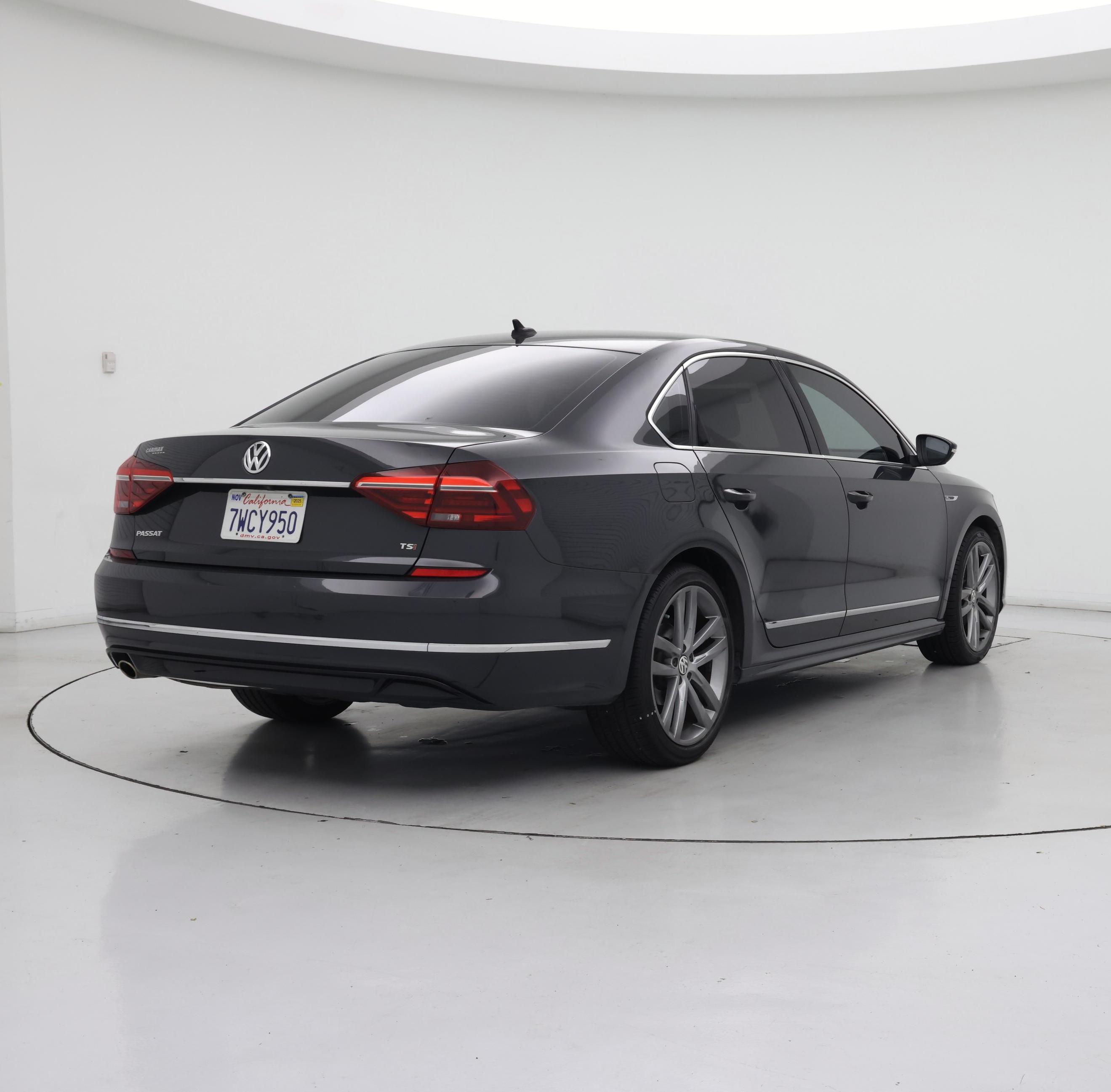 Thumbnail: 2017 Volkswagen Passat - 8