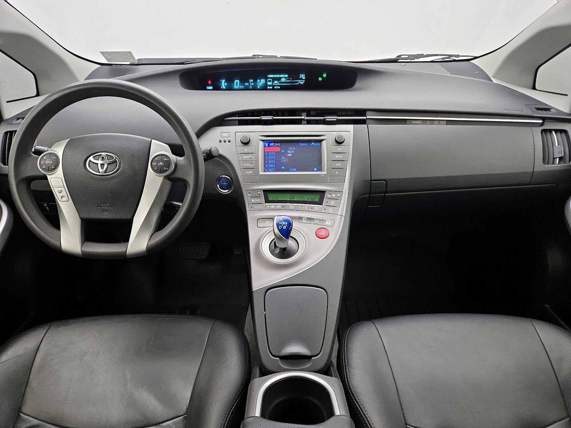 Thumbnail: 2015 Toyota Prius - 9