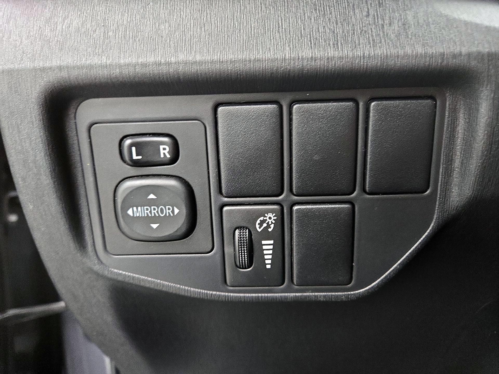 Thumbnail: 2015 Toyota Prius - 13