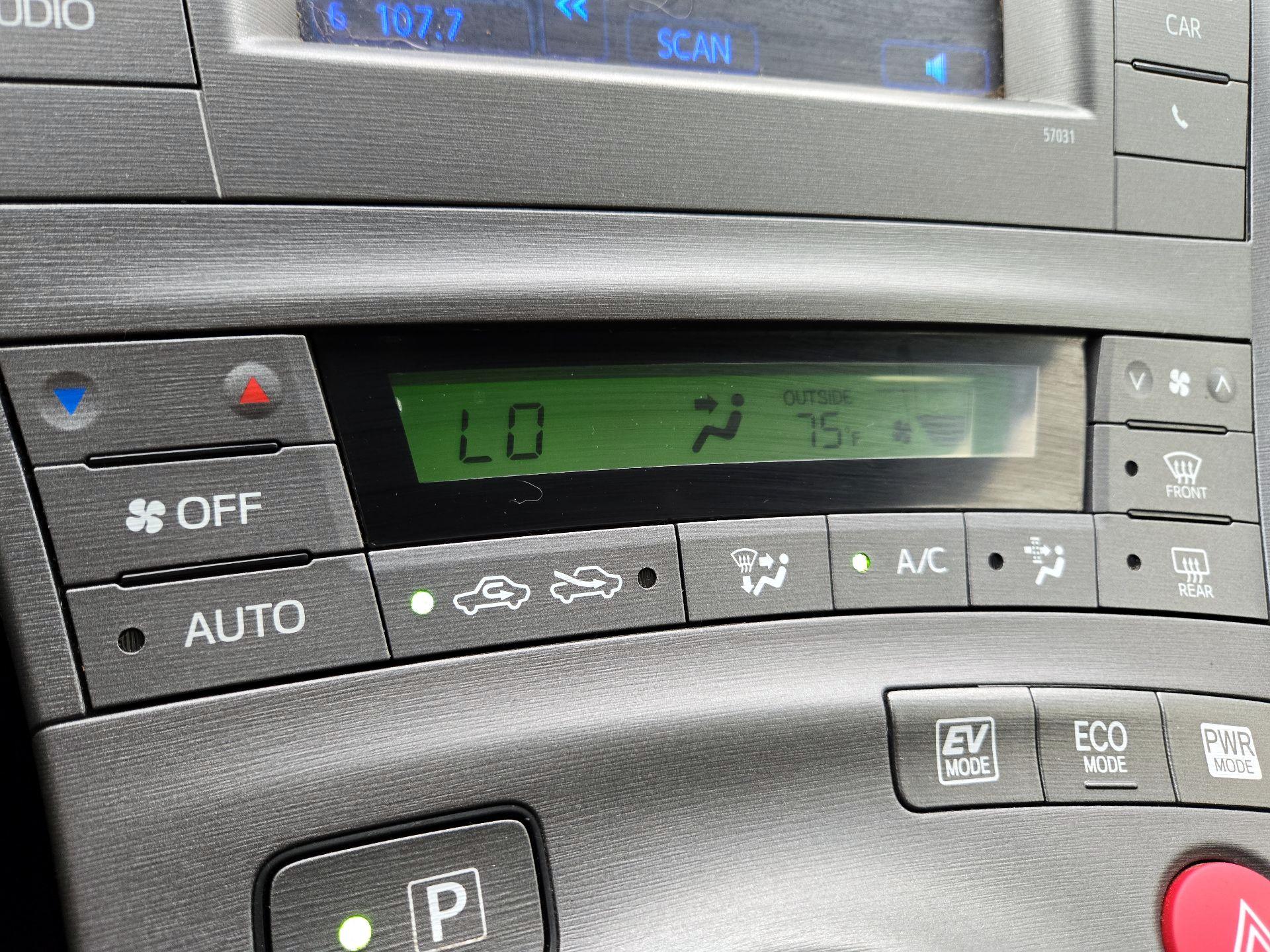 Thumbnail: 2015 Toyota Prius - 16