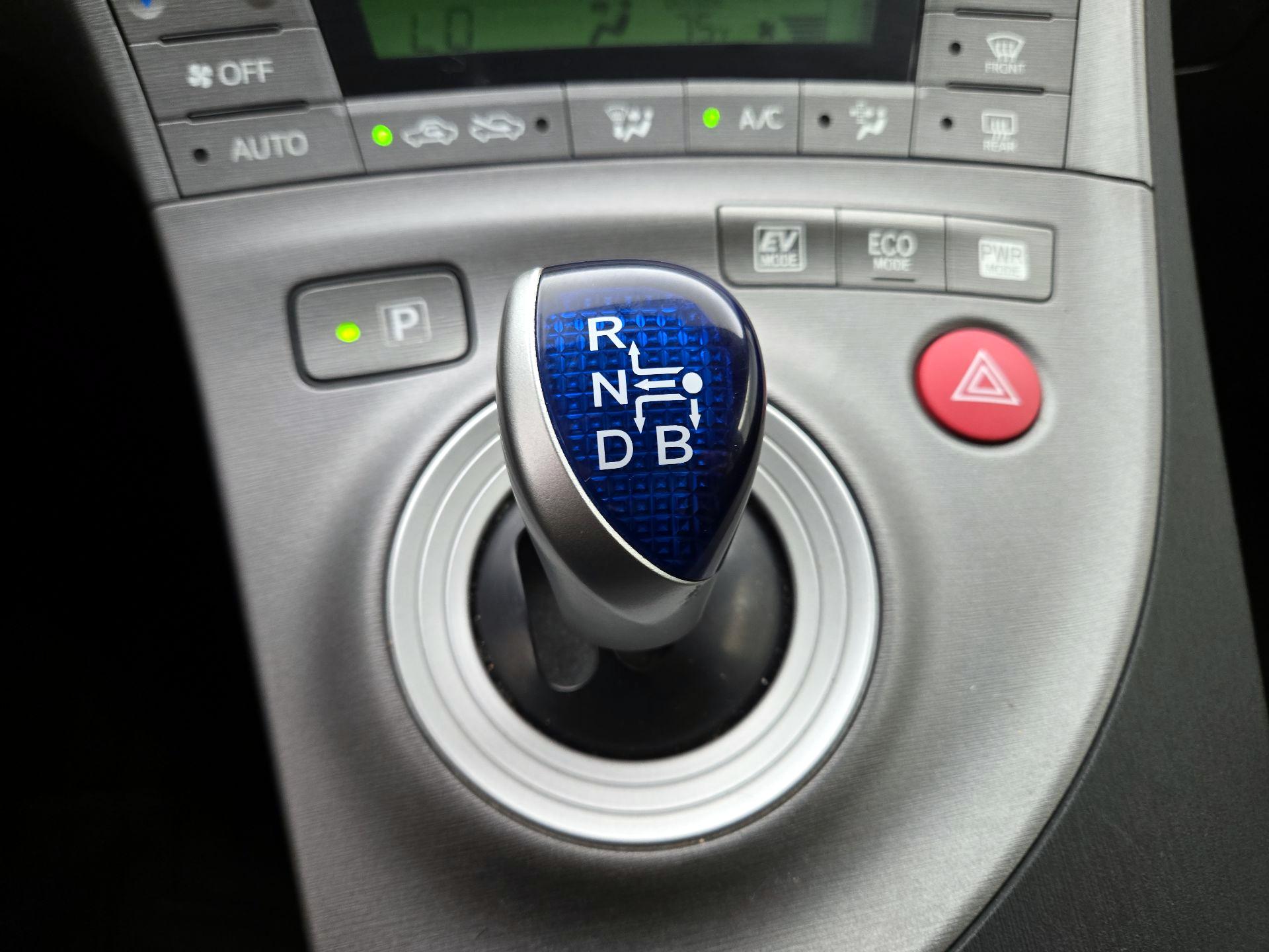 Thumbnail: 2015 Toyota Prius - 17