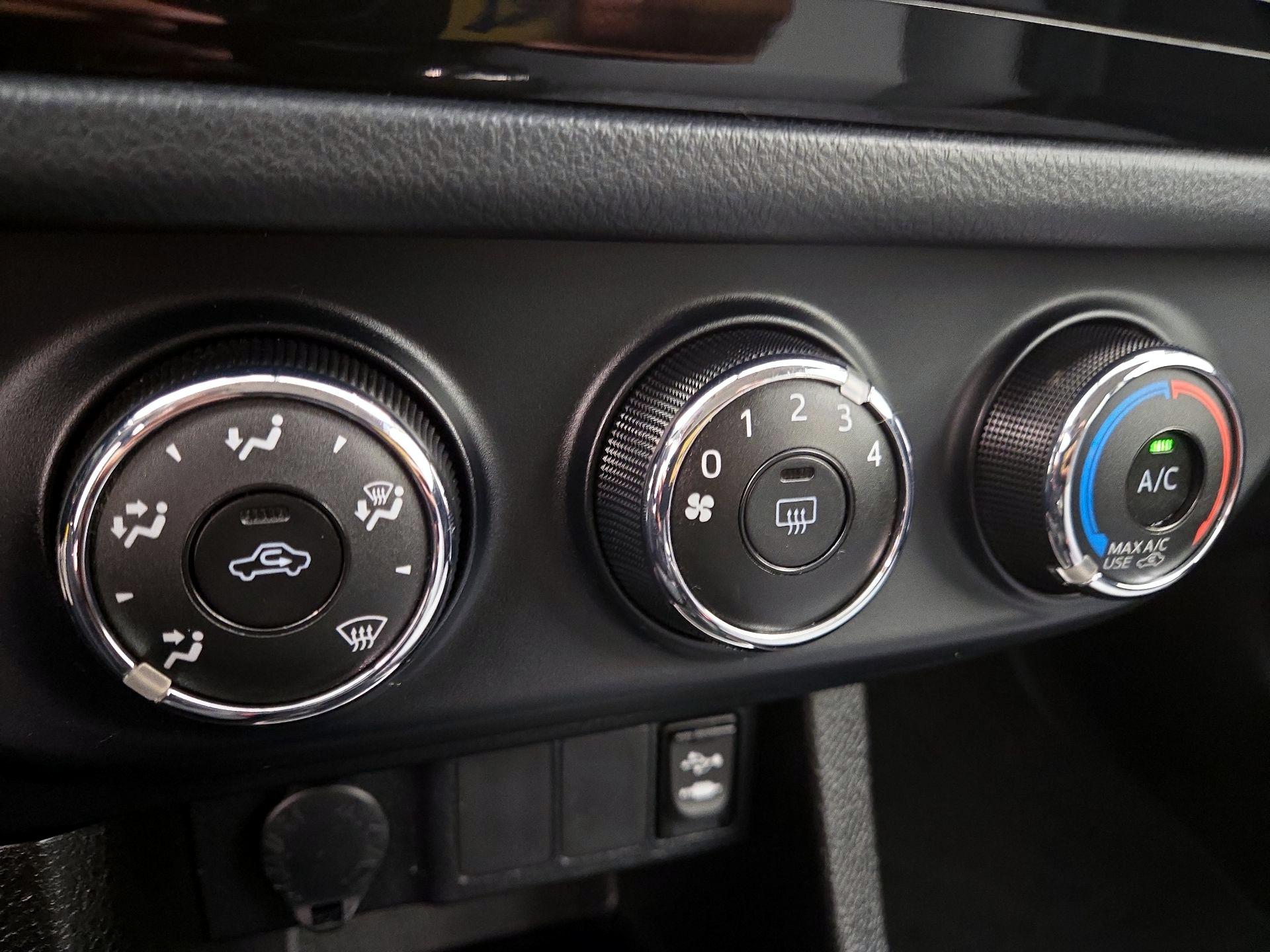 Thumbnail: 2014 Toyota Corolla - 15