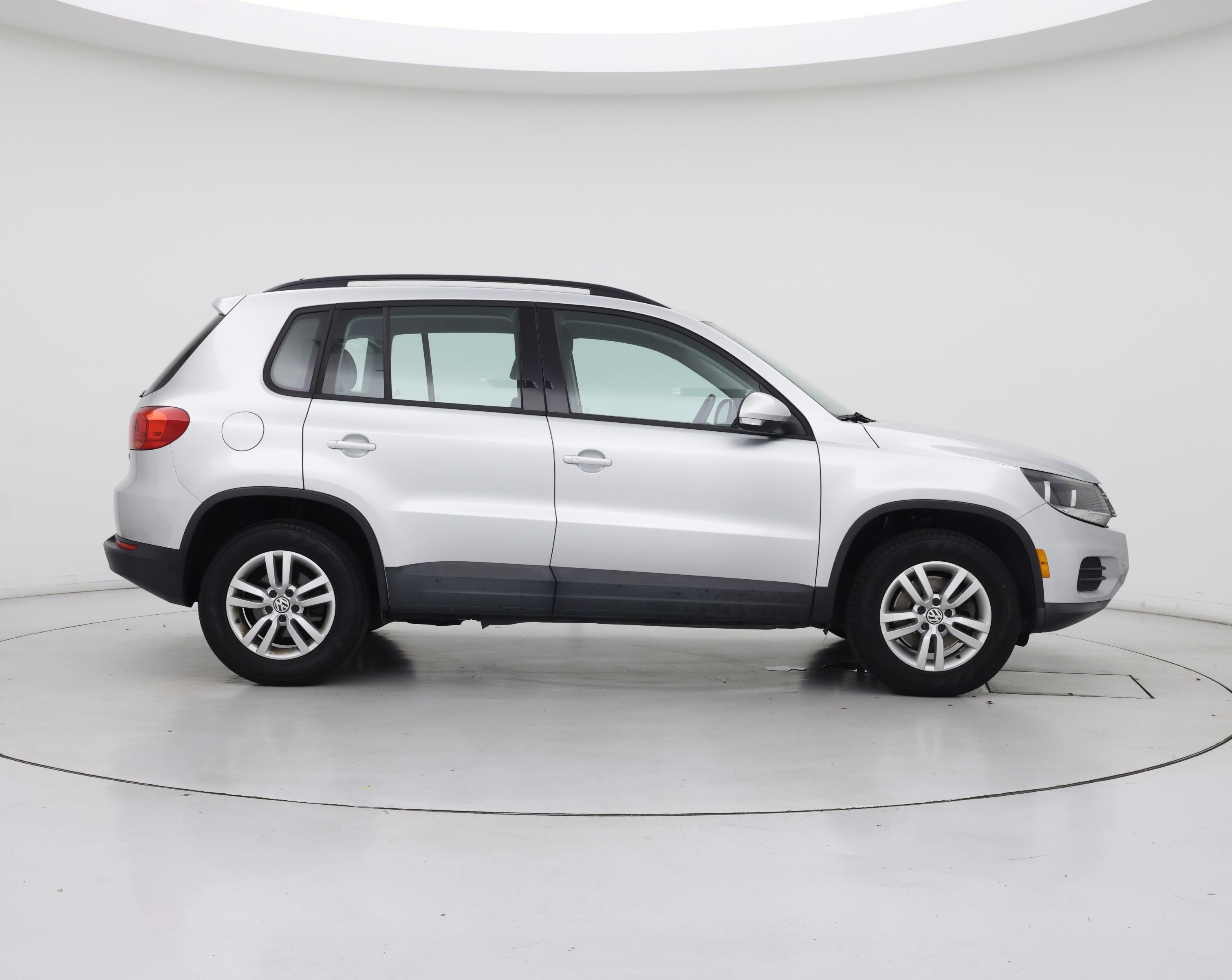 Thumbnail: 2017 Volkswagen Tiguan - 7