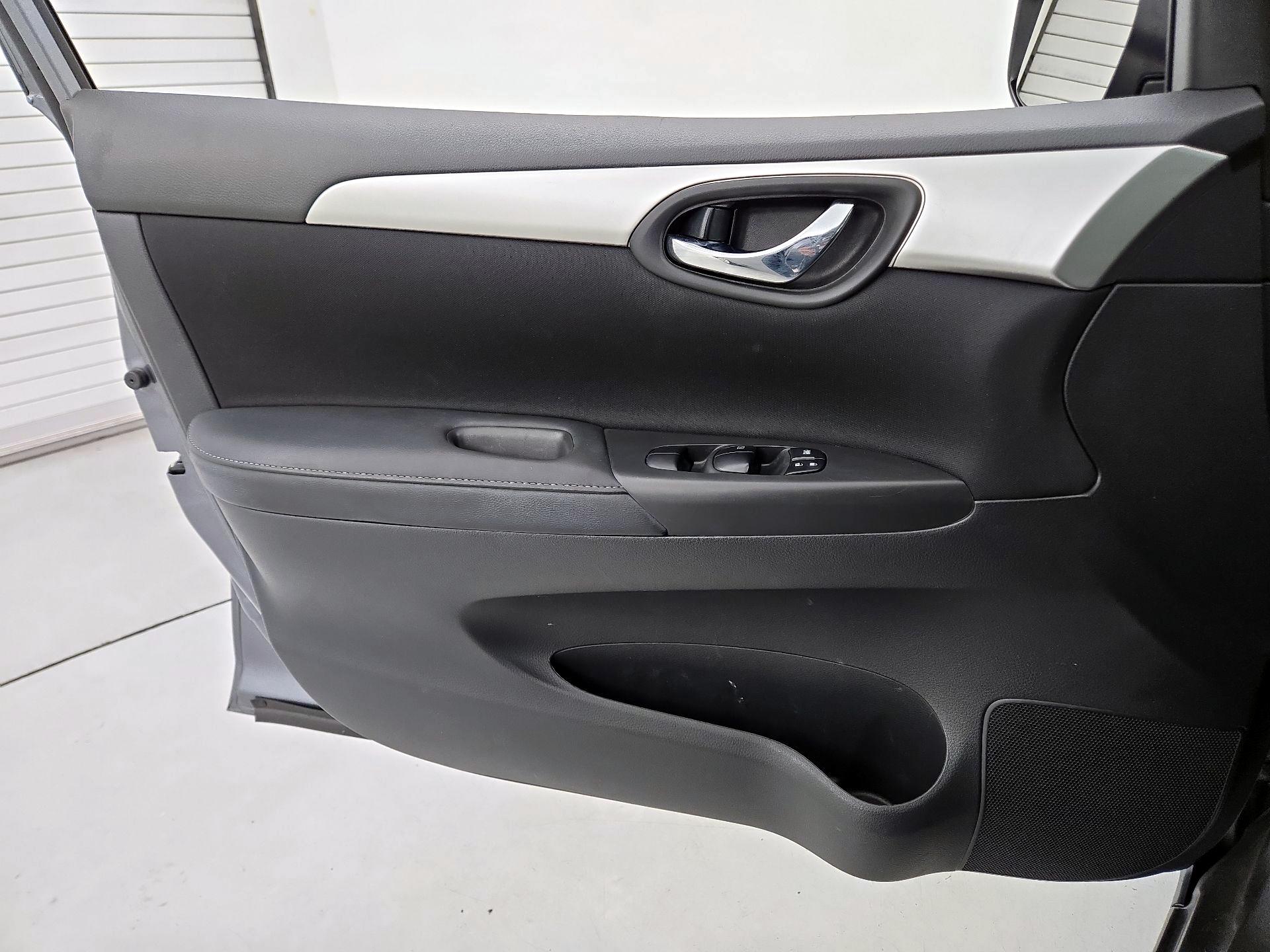 Thumbnail: 2019 Nissan Sentra - 12