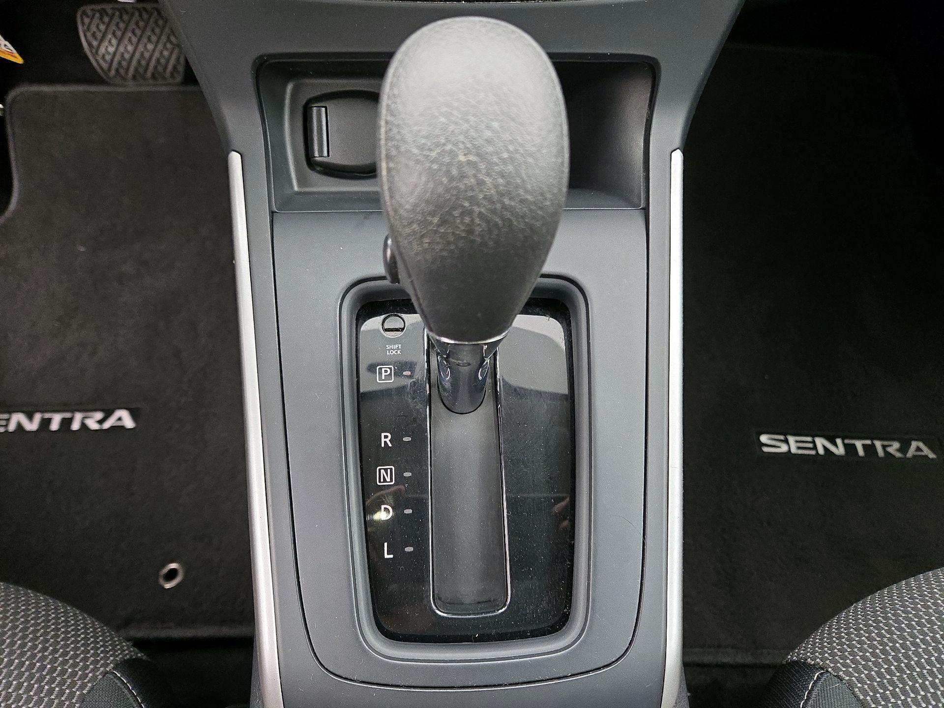 Thumbnail: 2019 Nissan Sentra - 17