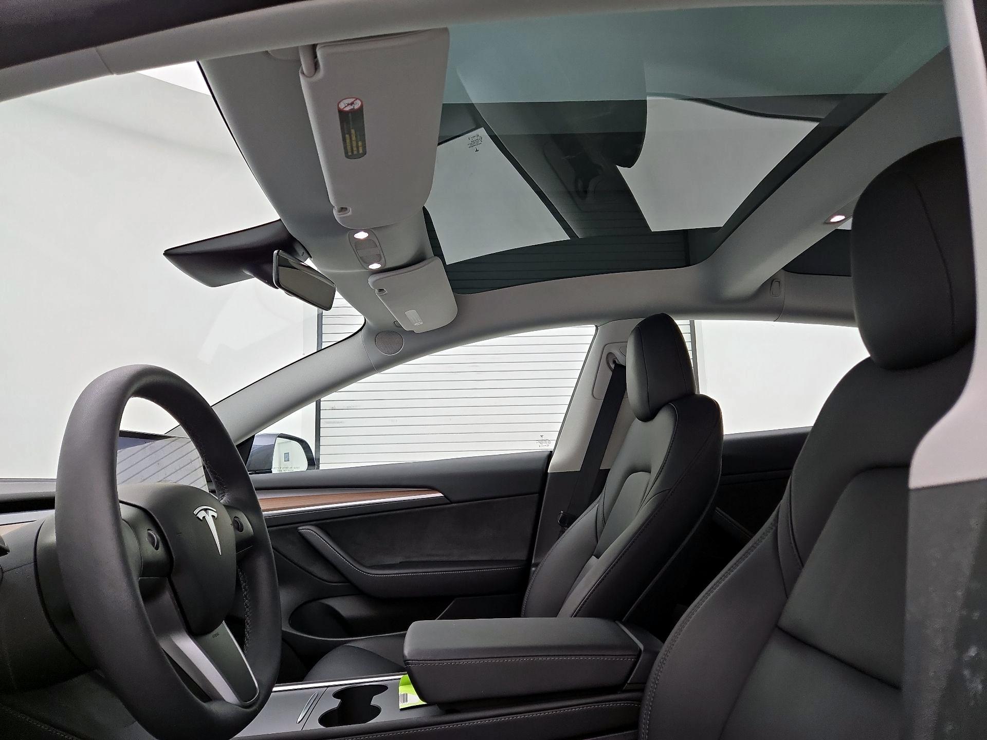 Thumbnail: 2023 Tesla Model 3 - 19