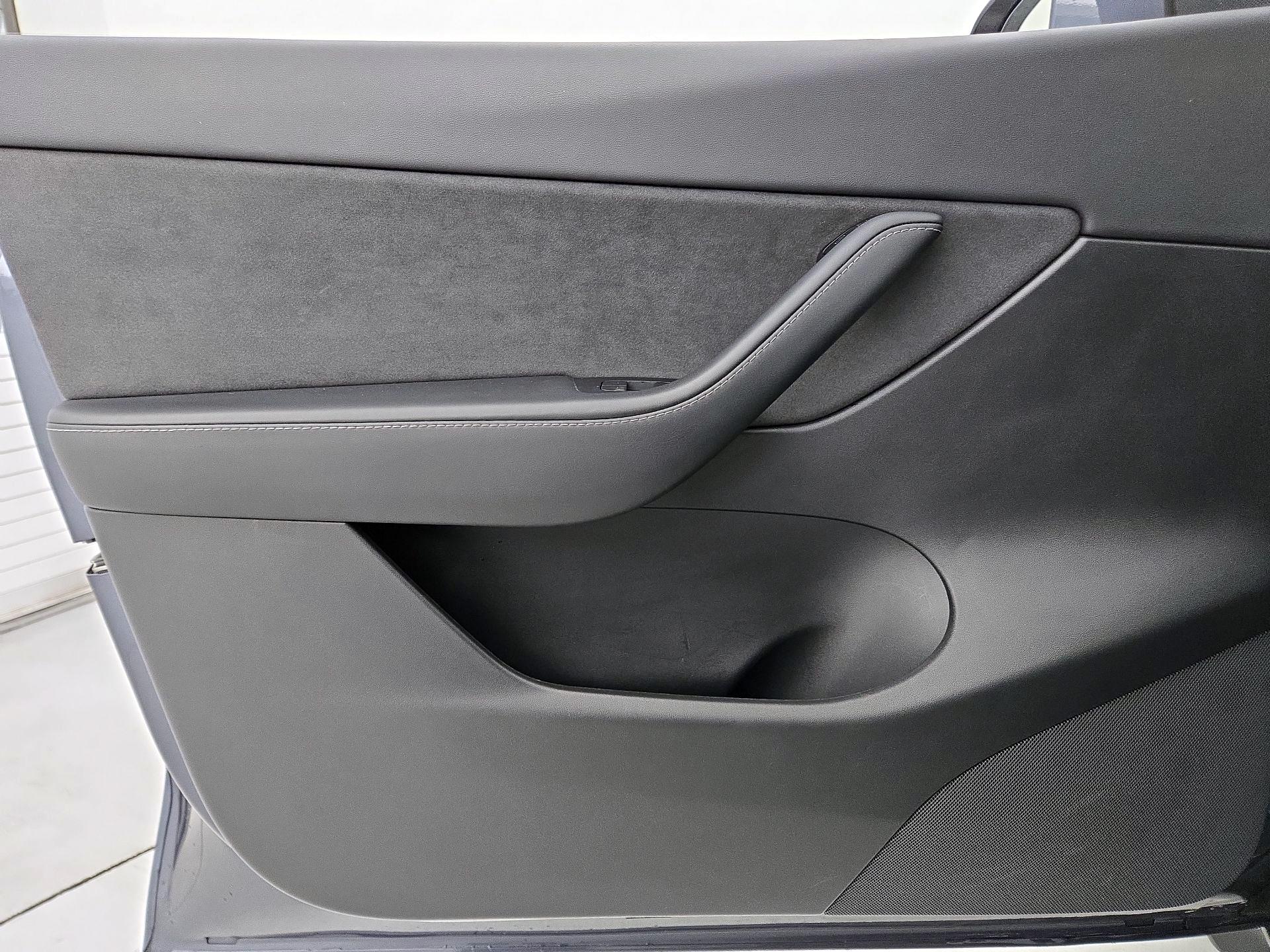 Thumbnail: 2022 Tesla Model Y - 12