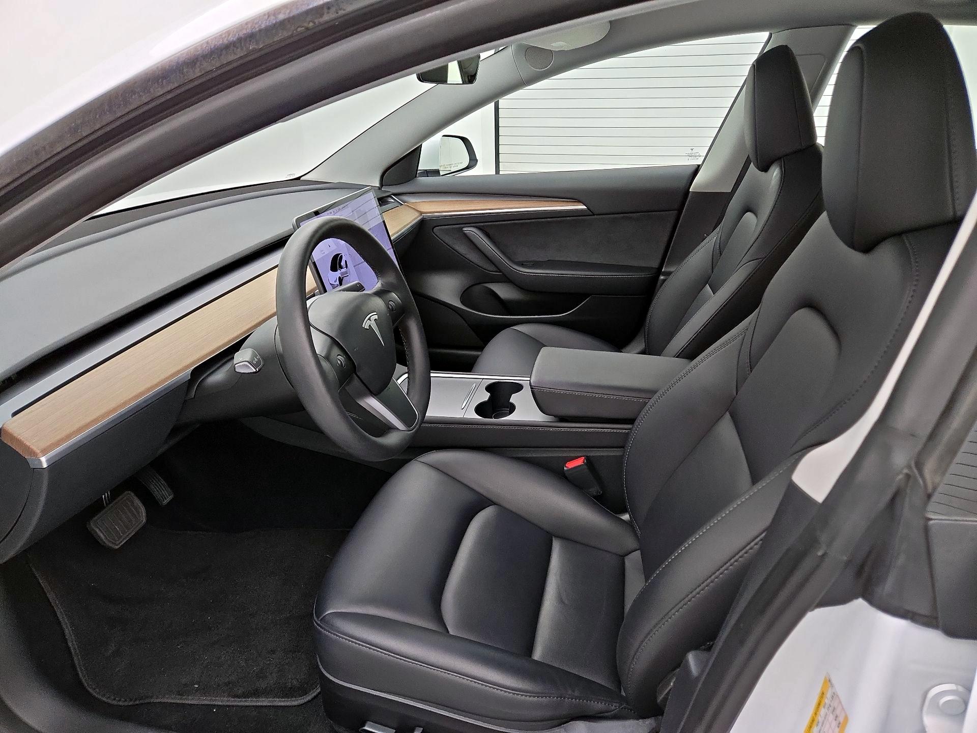 Thumbnail: 2023 Tesla Model 3 - 11