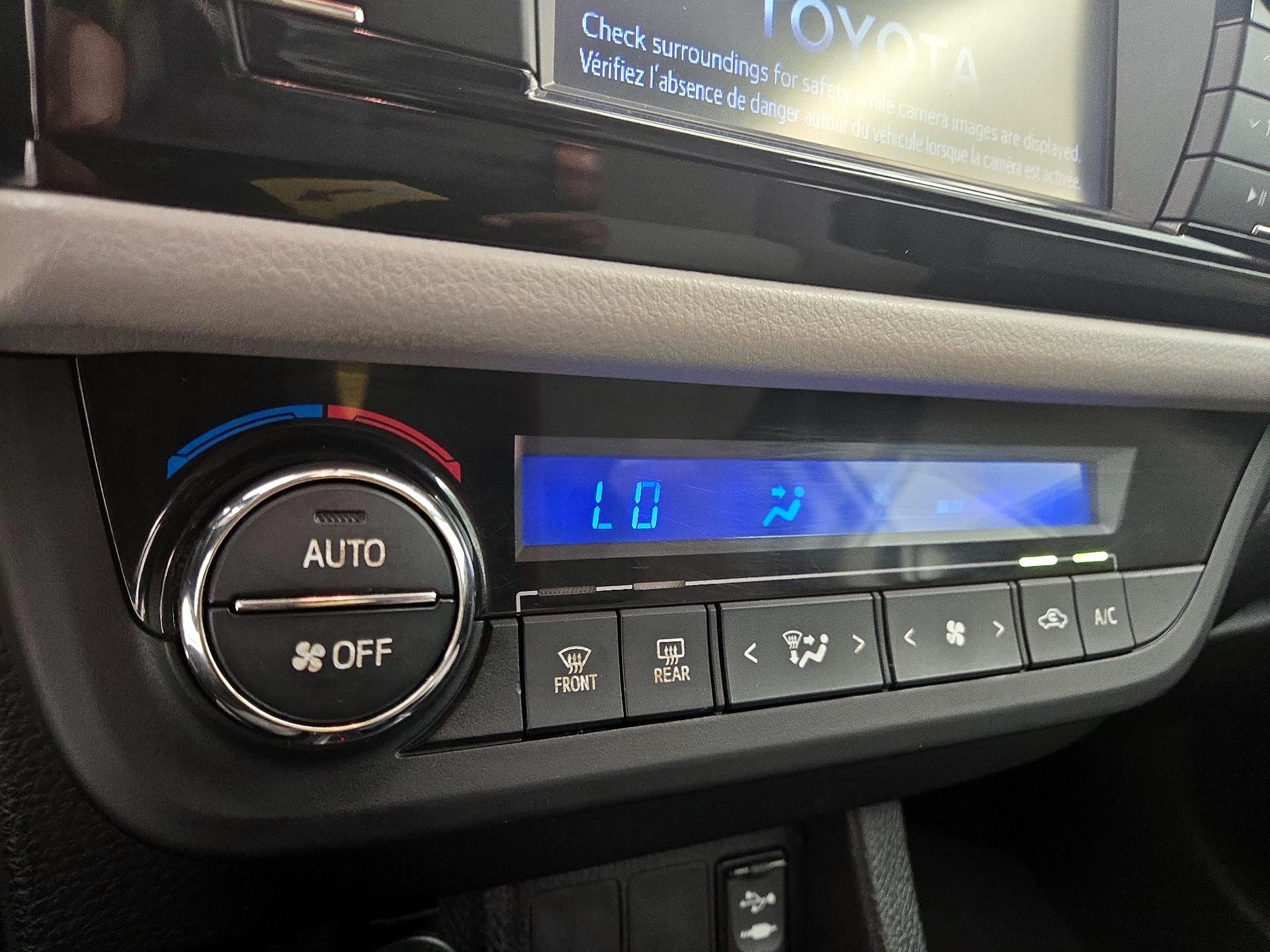 Thumbnail: 2015 Toyota Corolla - 16