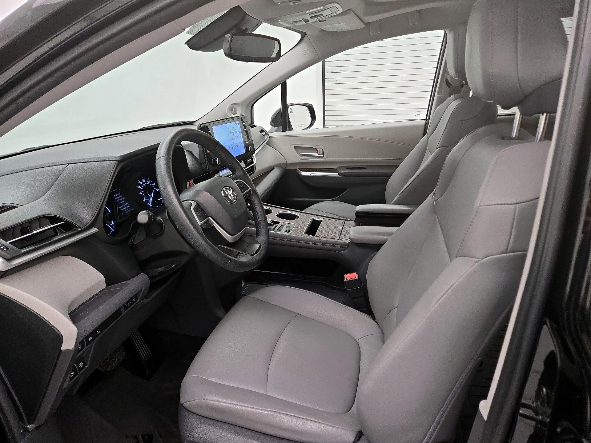 Thumbnail: 2021 Toyota Sienna - 11
