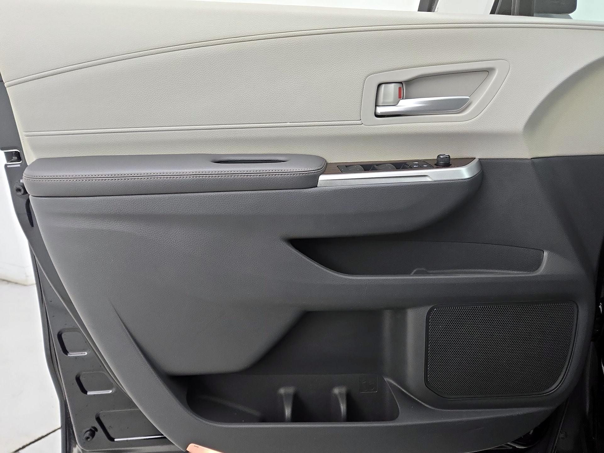 Thumbnail: 2021 Toyota Sienna - 12