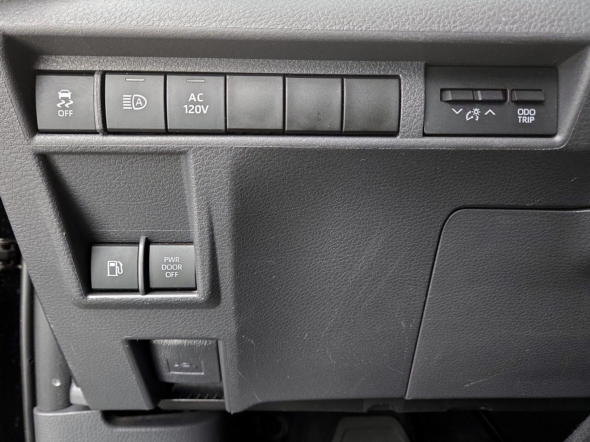 Thumbnail: 2021 Toyota Sienna - 13