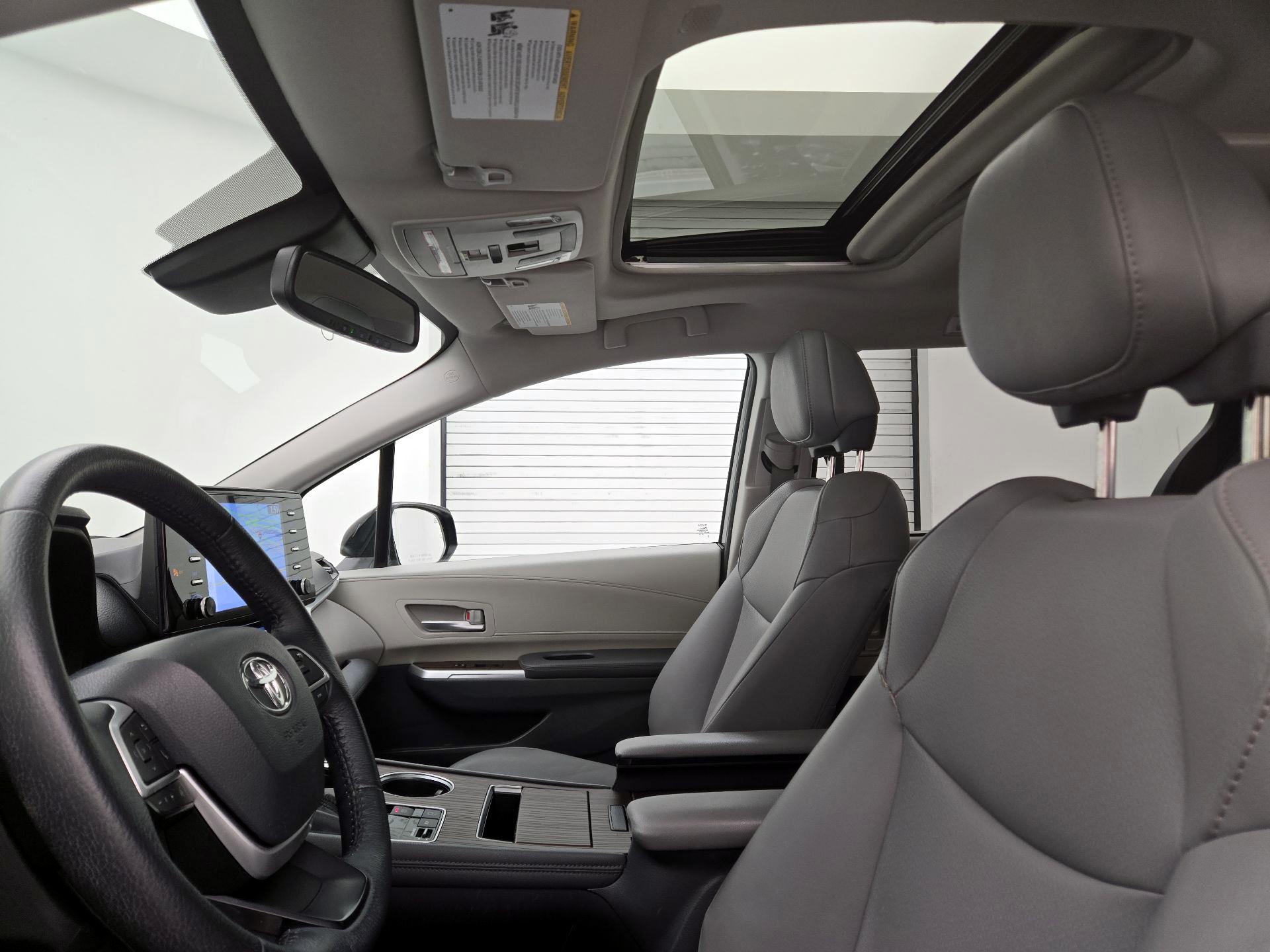 Thumbnail: 2021 Toyota Sienna - 20