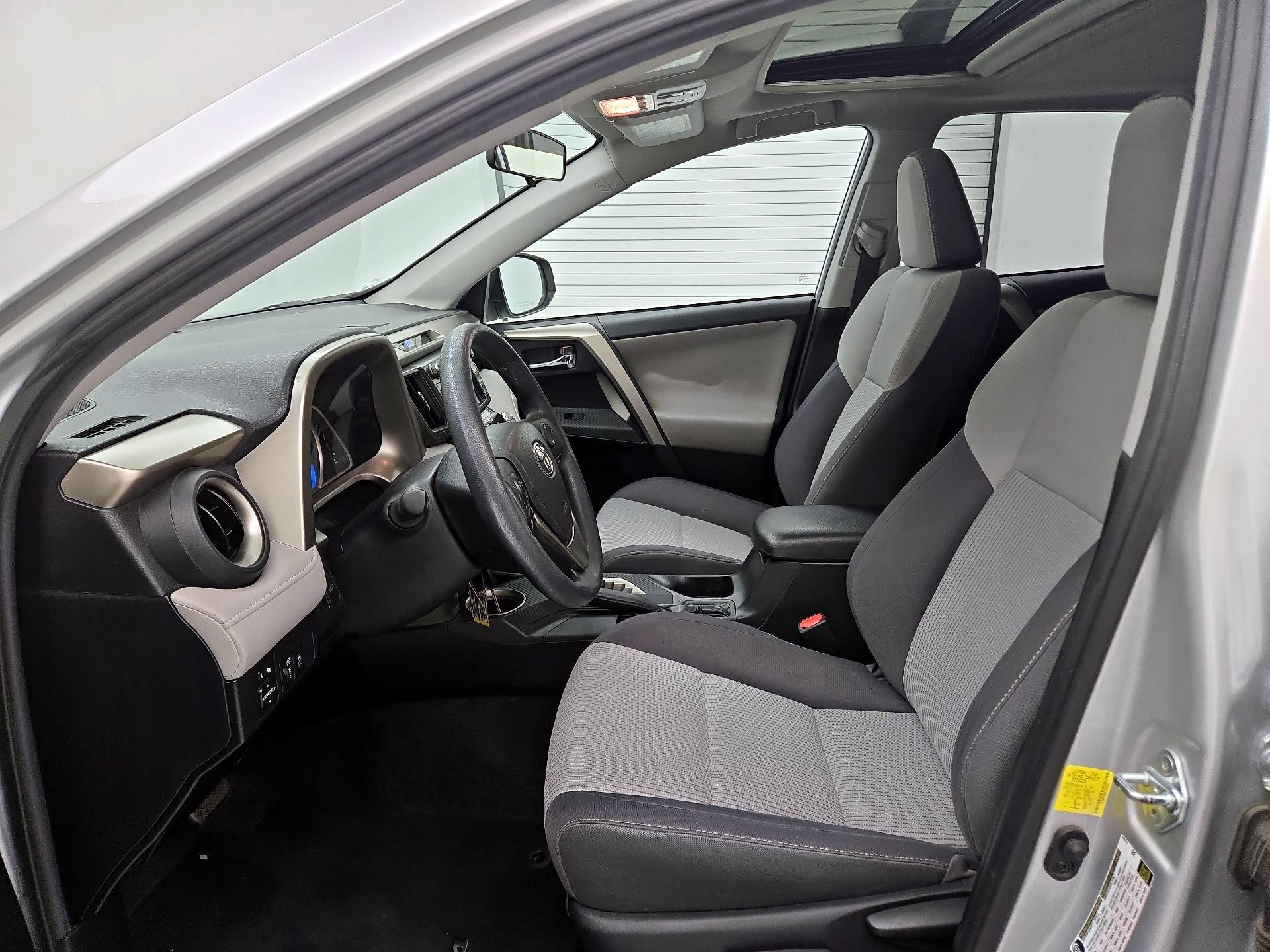 Thumbnail: 2015 Toyota RAV4 - 11
