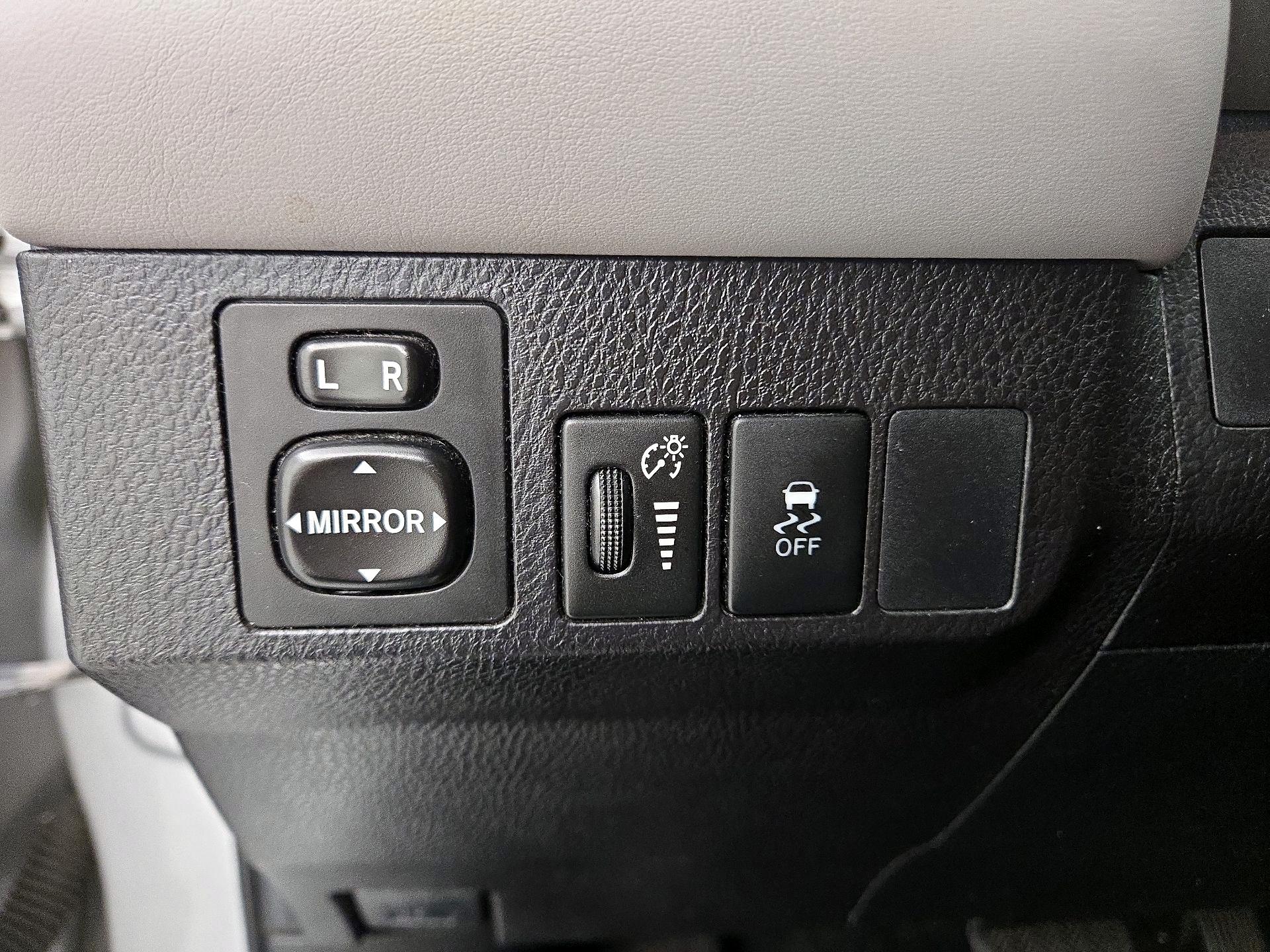 Thumbnail: 2015 Toyota RAV4 - 13