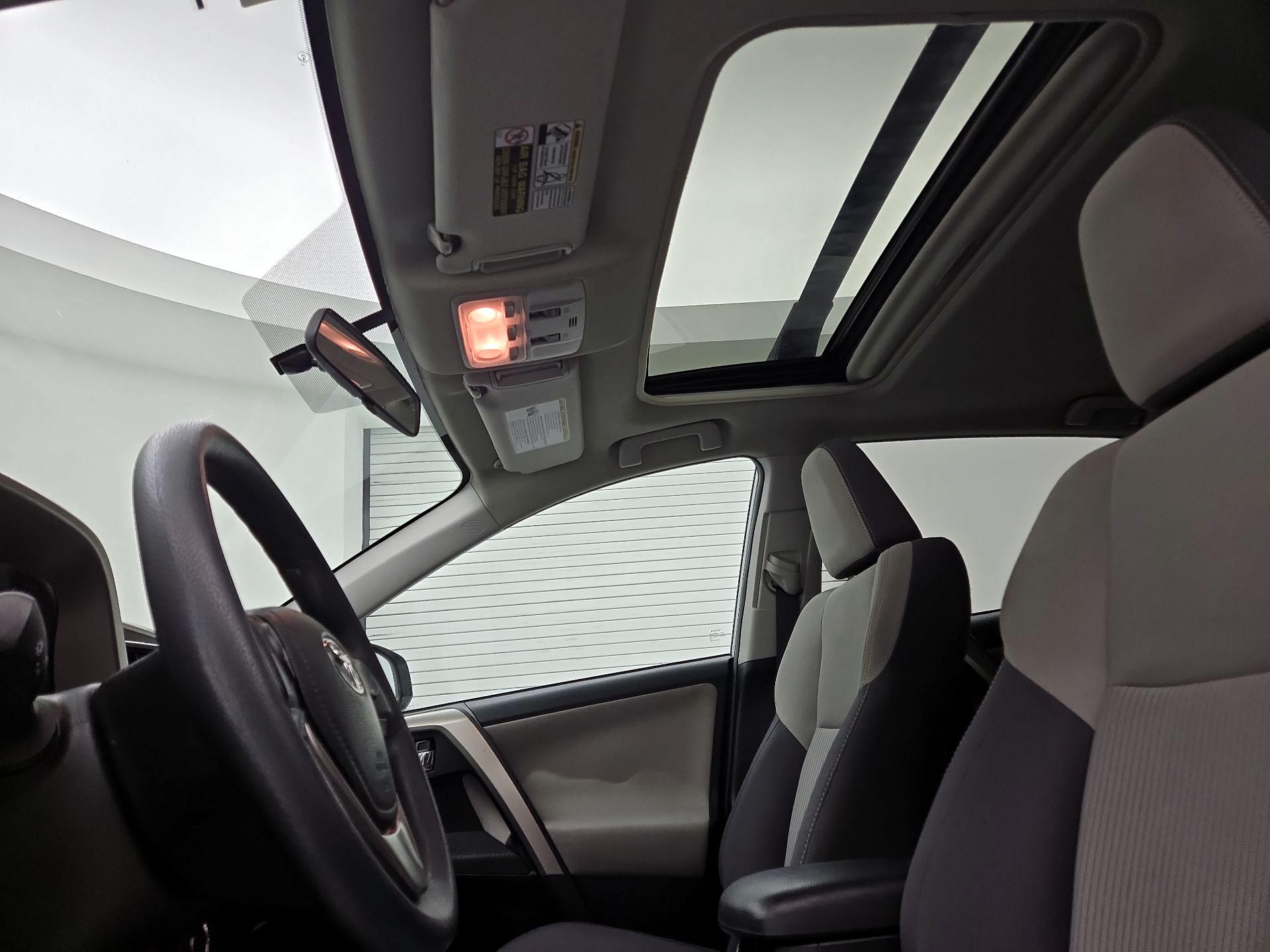Thumbnail: 2015 Toyota RAV4 - 18