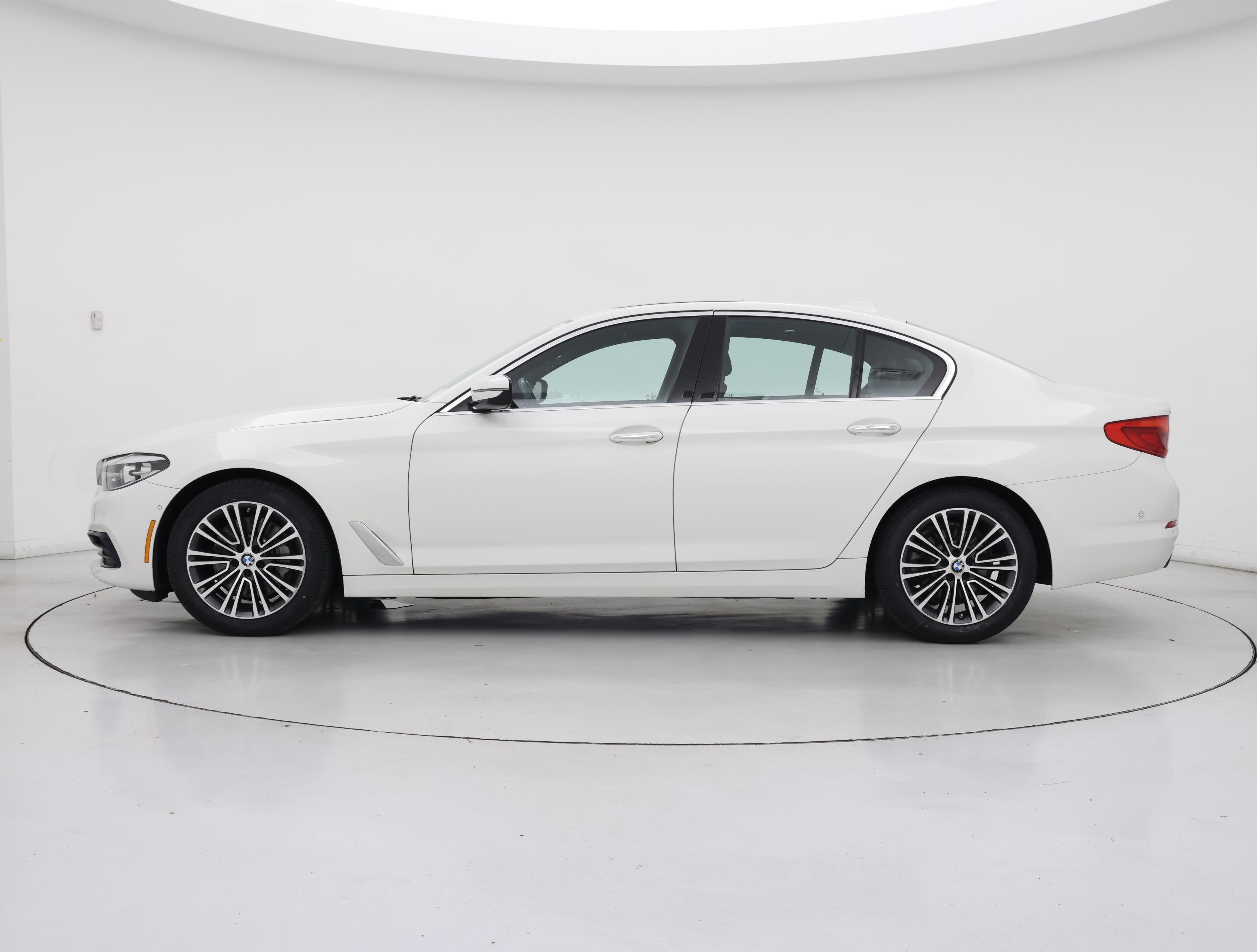 Thumbnail: 2017 BMW 5 Series - 3