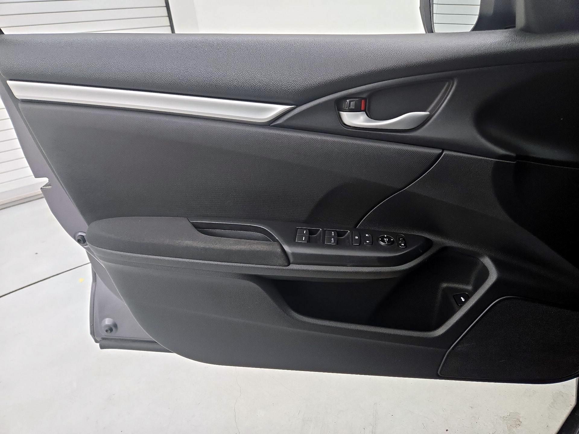 Thumbnail: 2016 Honda Civic - 12