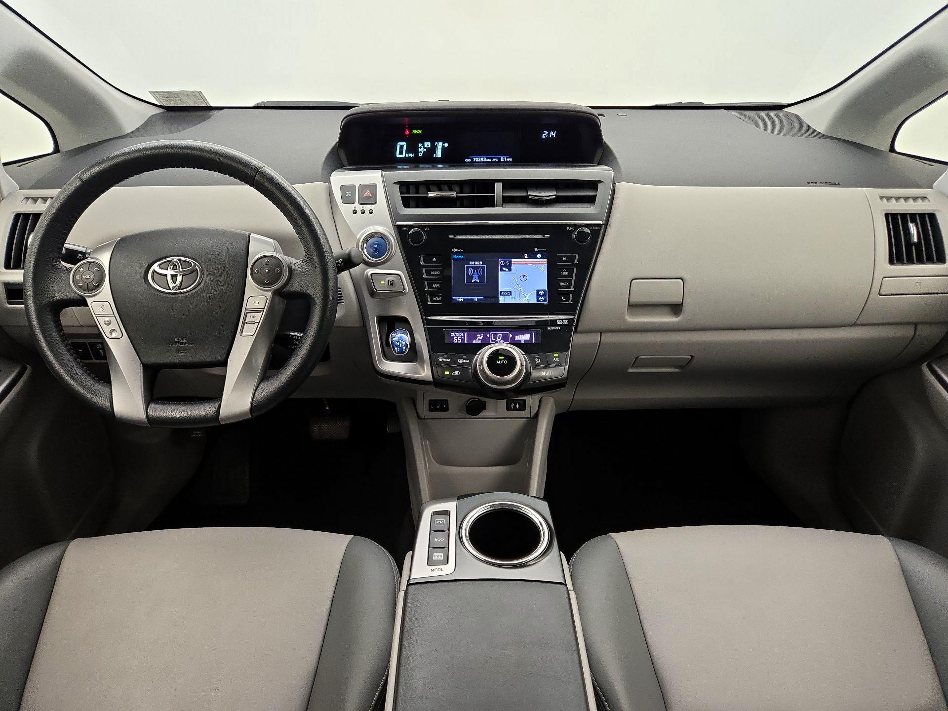 Thumbnail: 2015 Toyota Prius v - 9