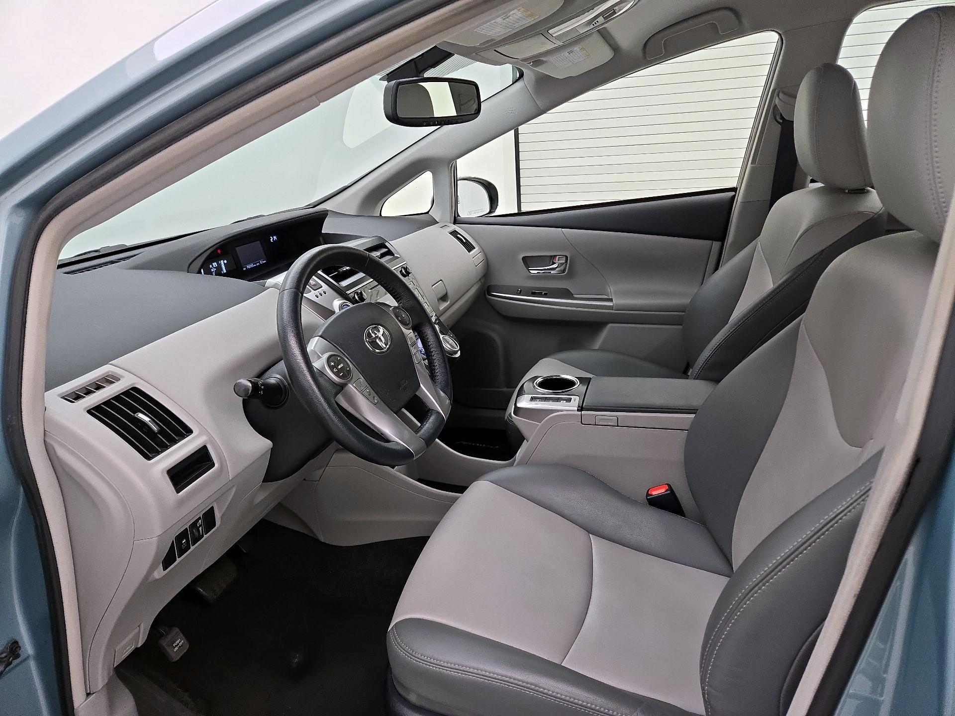 Thumbnail: 2015 Toyota Prius v - 11