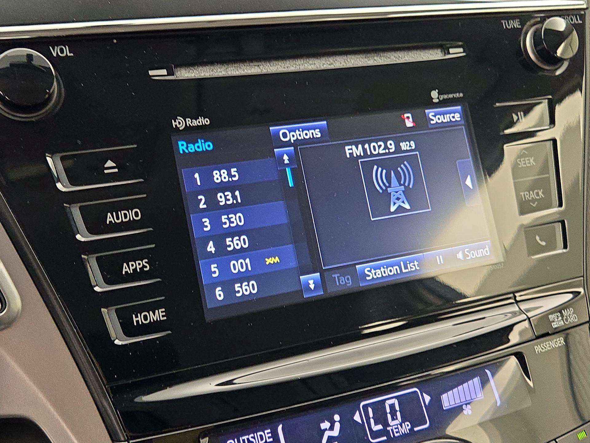 Thumbnail: 2015 Toyota Prius v - 16