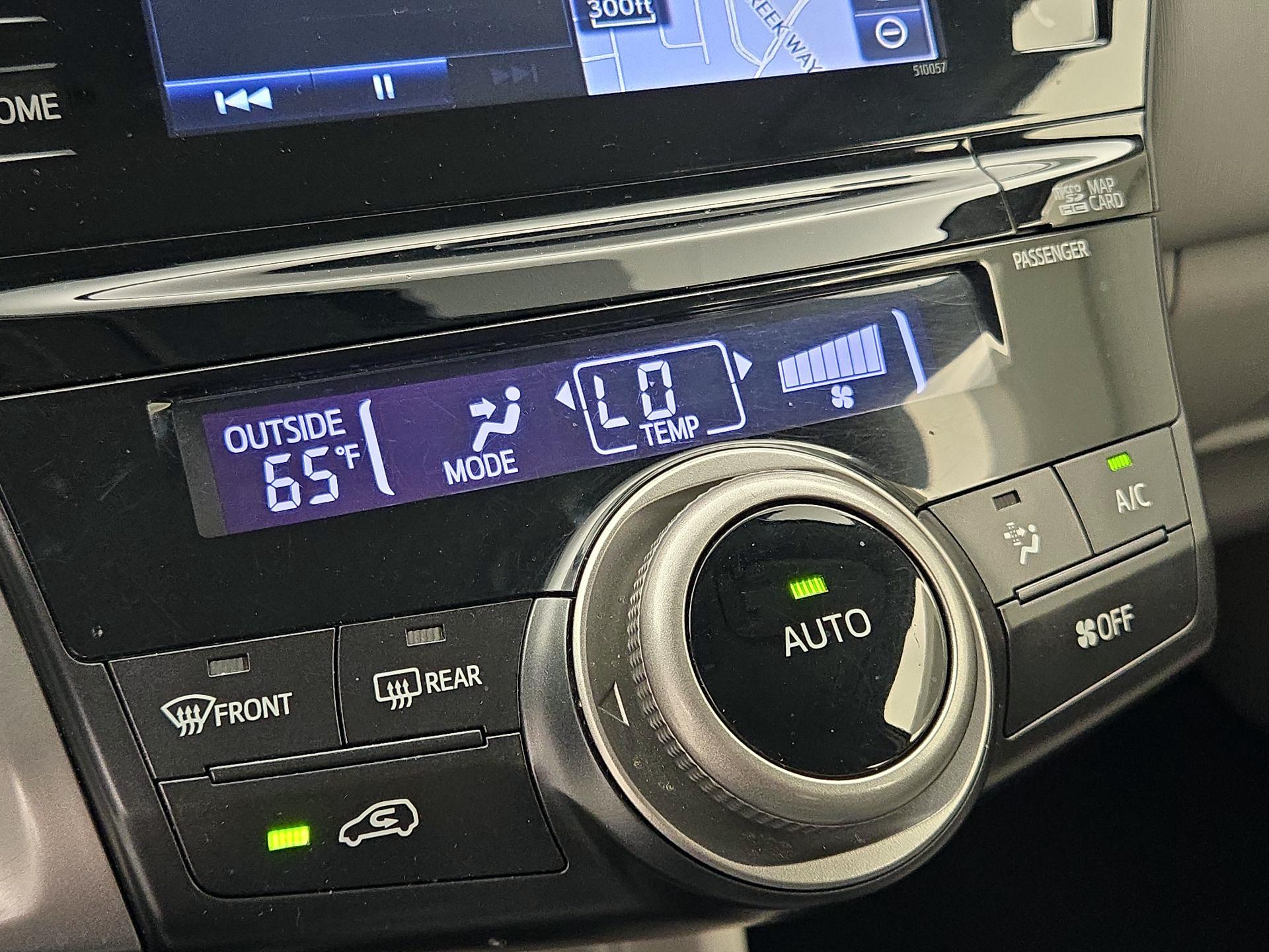 Thumbnail: 2015 Toyota Prius v - 17