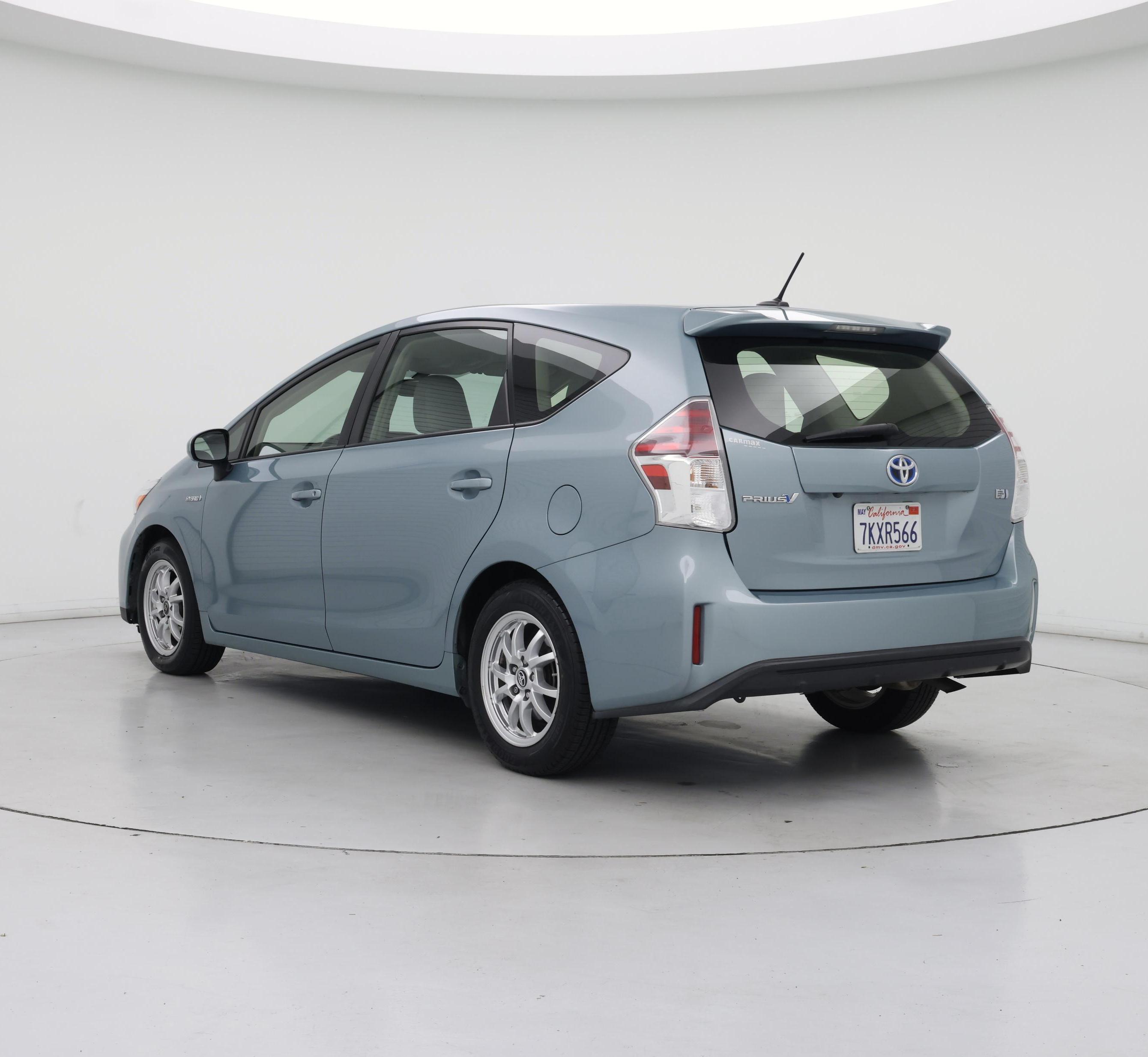 Thumbnail: 2015 Toyota Prius v - 2