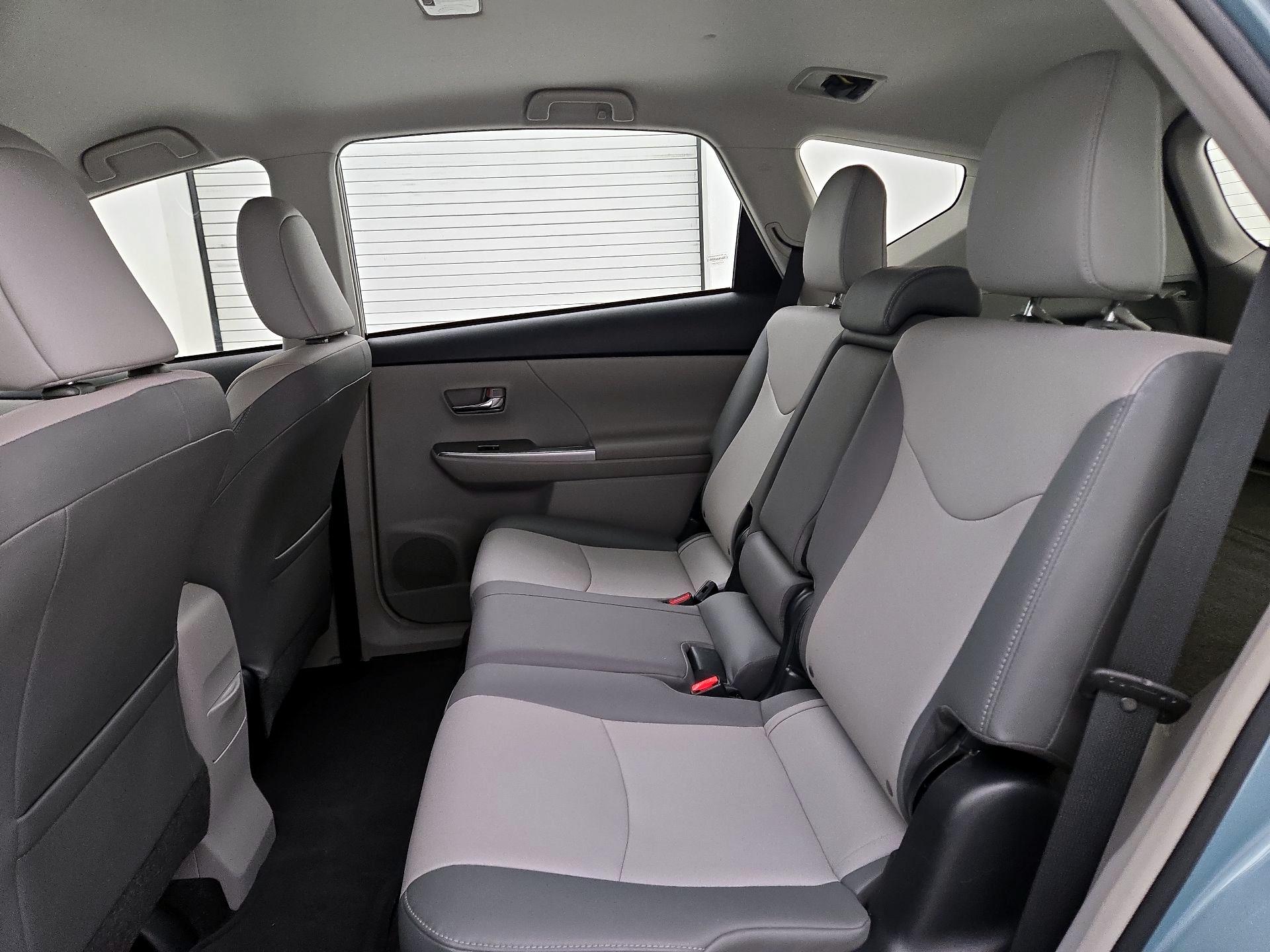 Thumbnail: 2015 Toyota Prius v - 20