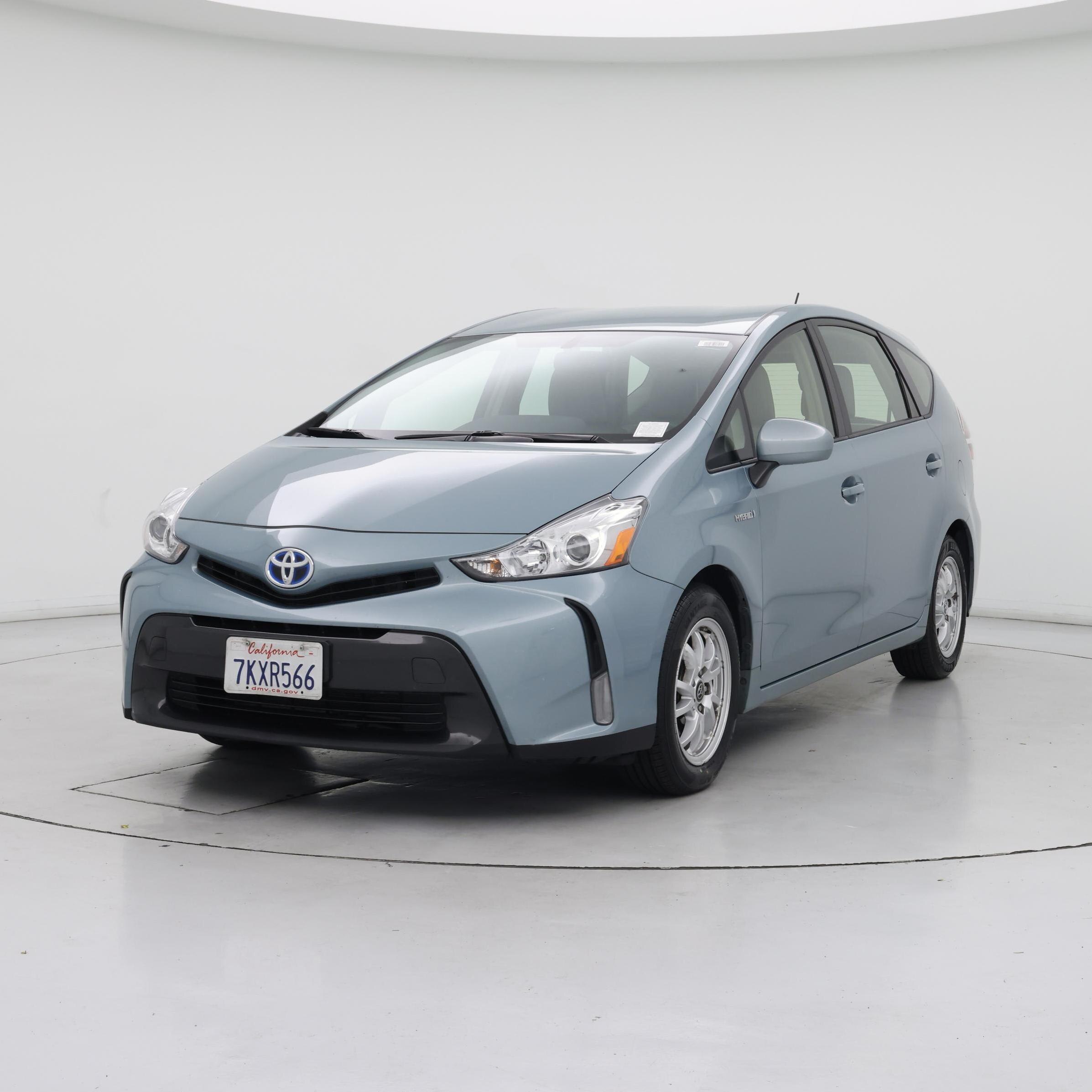 Thumbnail: 2015 Toyota Prius v - 4