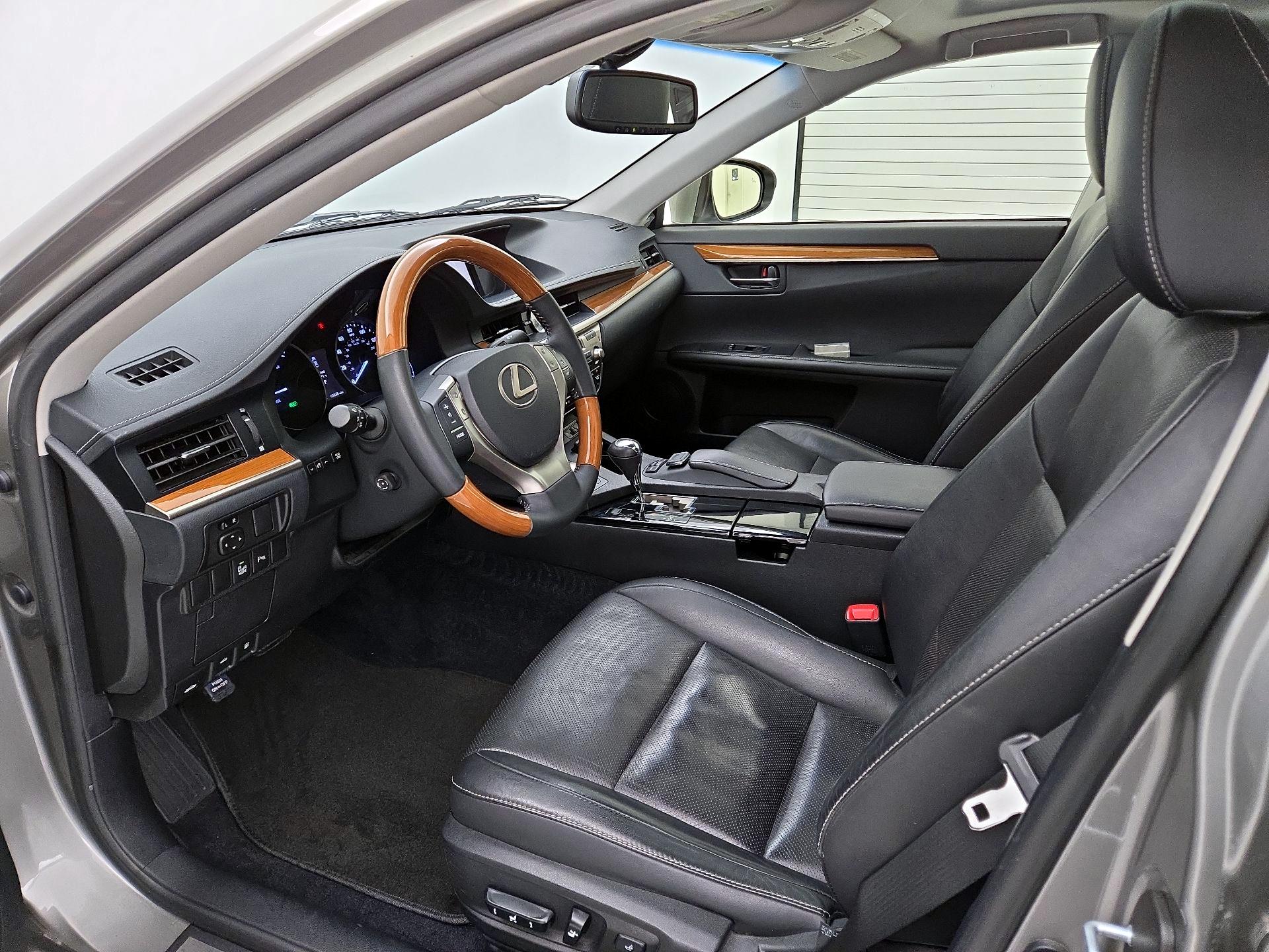 Thumbnail: 2015 Lexus ES - 11