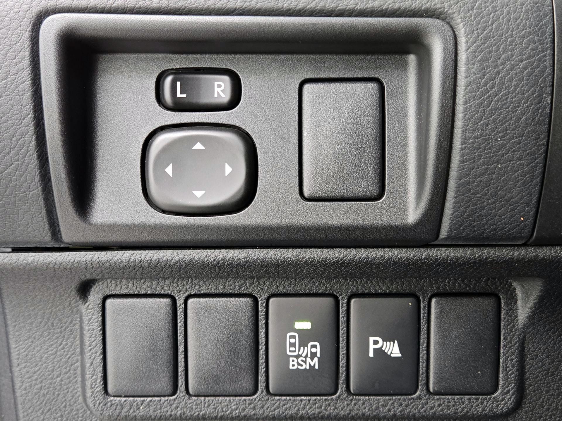 Thumbnail: 2015 Lexus ES - 13