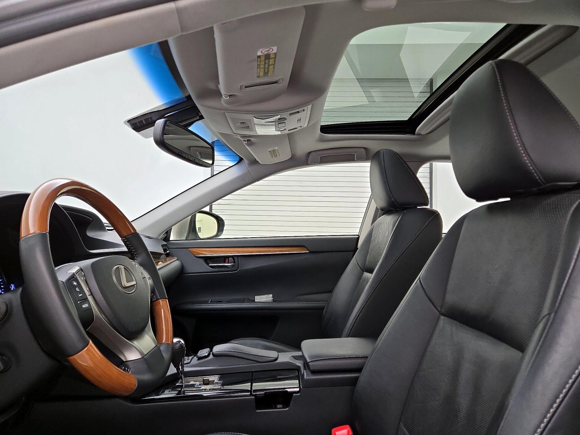 Thumbnail: 2015 Lexus ES - 20