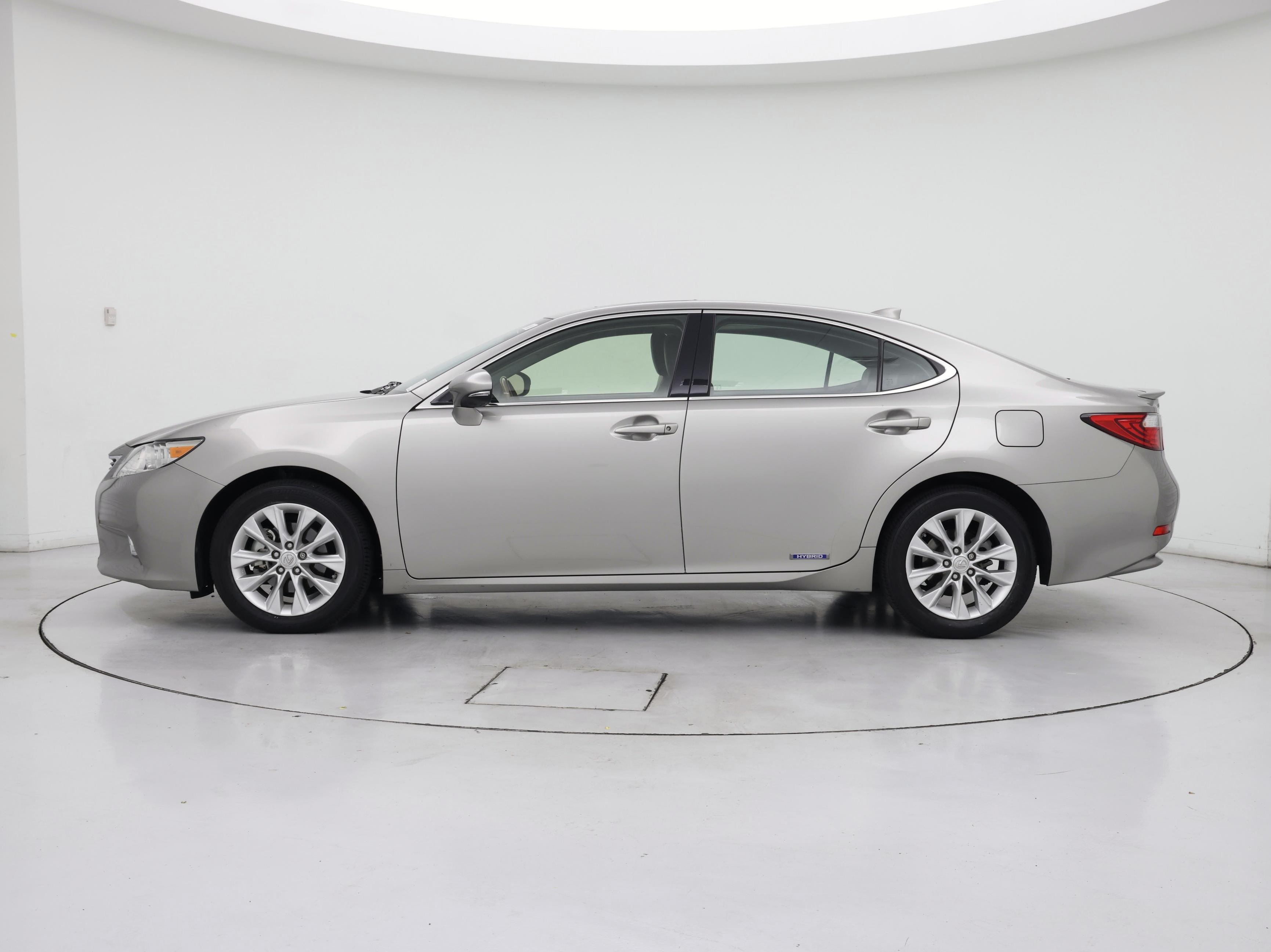 Thumbnail: 2015 Lexus ES - 3