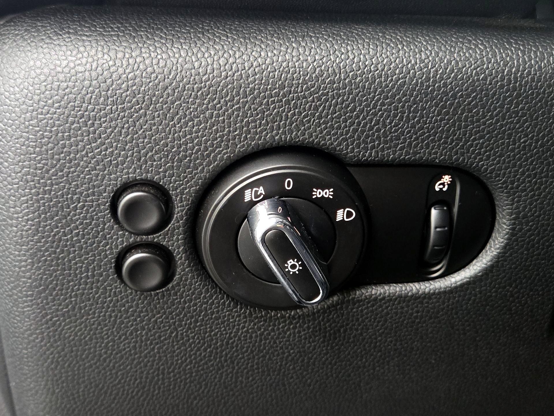 Thumbnail: 2017 MINI Cooper Hardtop - 13