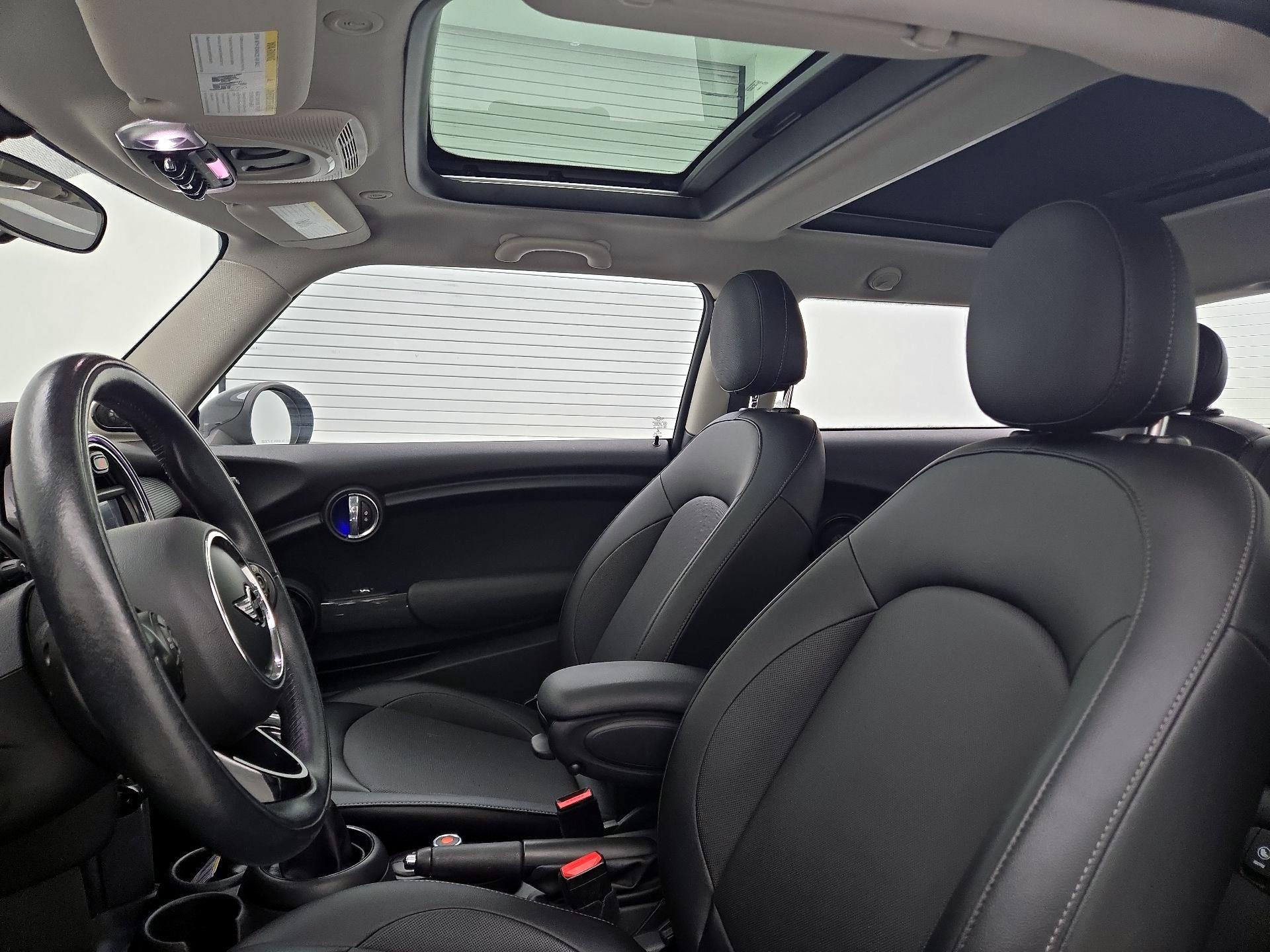 Thumbnail: 2017 MINI Cooper Hardtop - 19