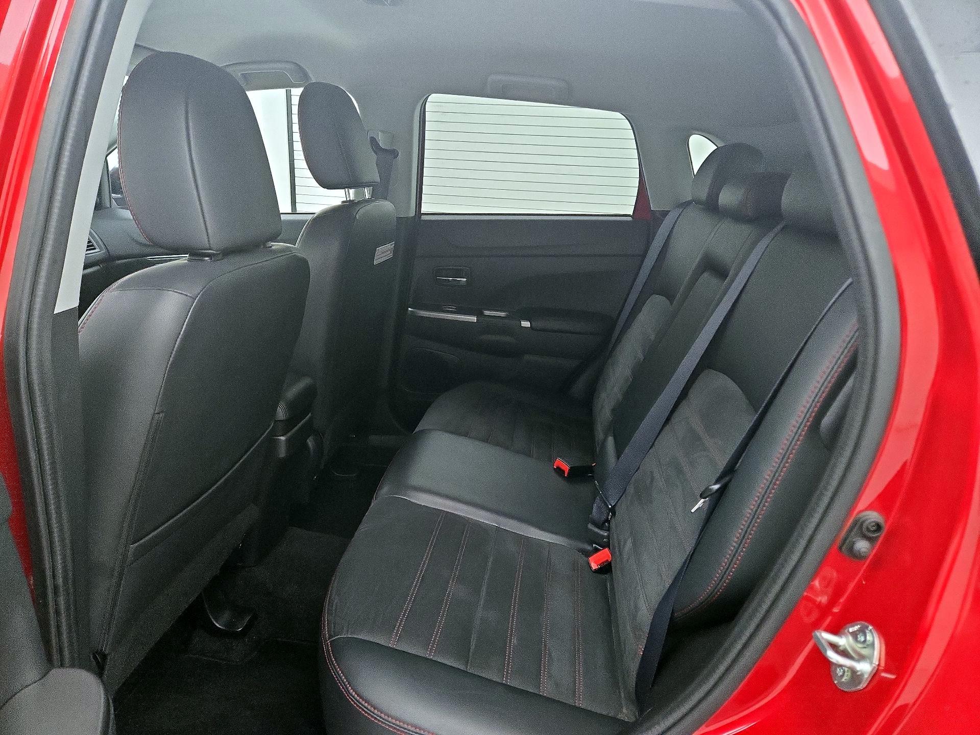 Thumbnail: 2018 Mitsubishi Outlander Sport - 17
