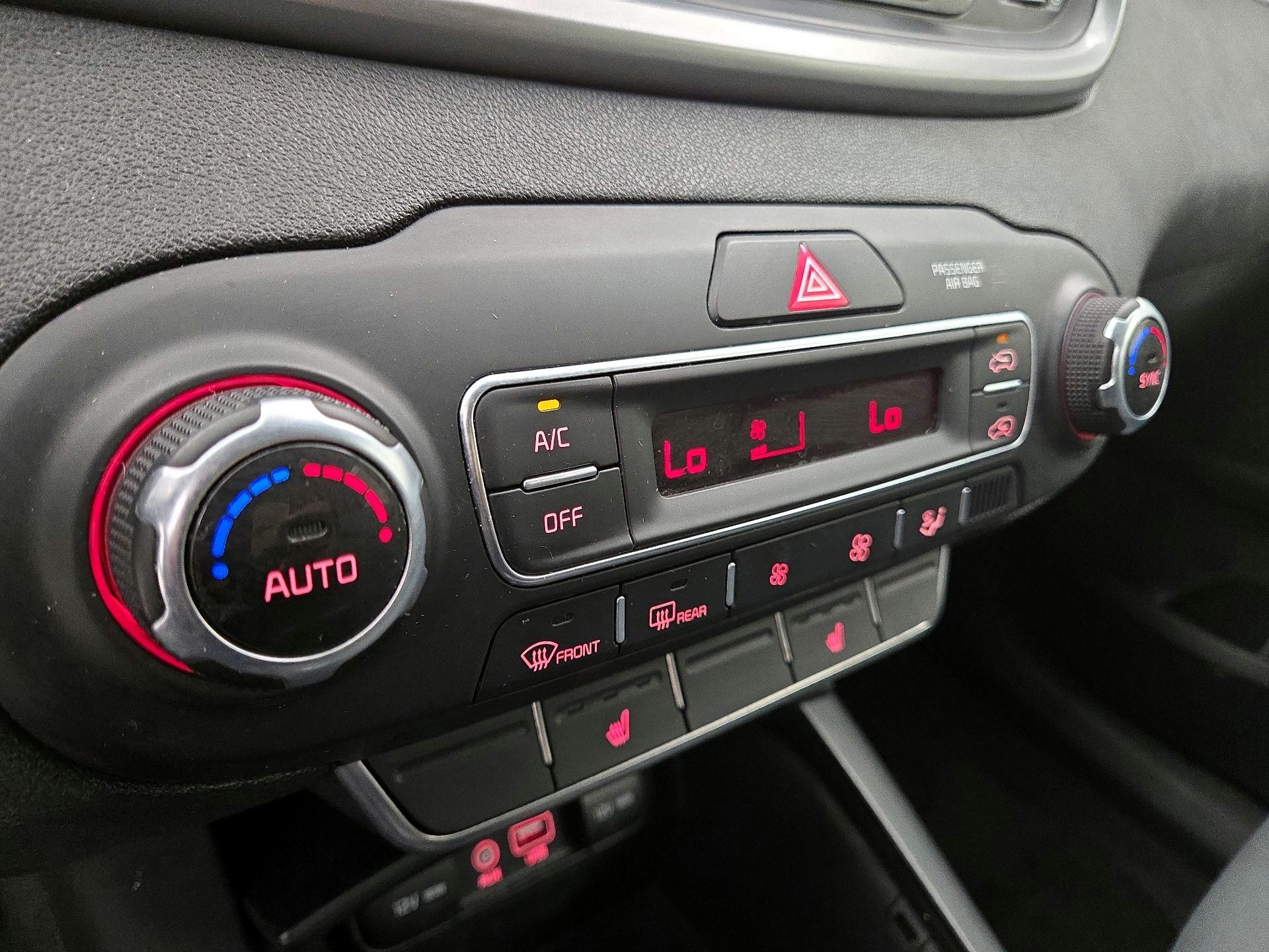 Thumbnail: 2019 Kia Sorento - 16