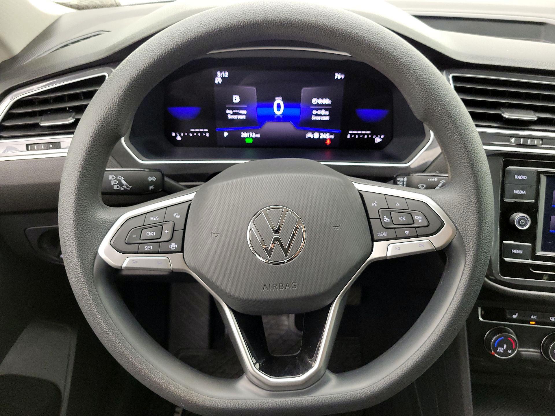 Thumbnail: 2023 Volkswagen Tiguan - 10