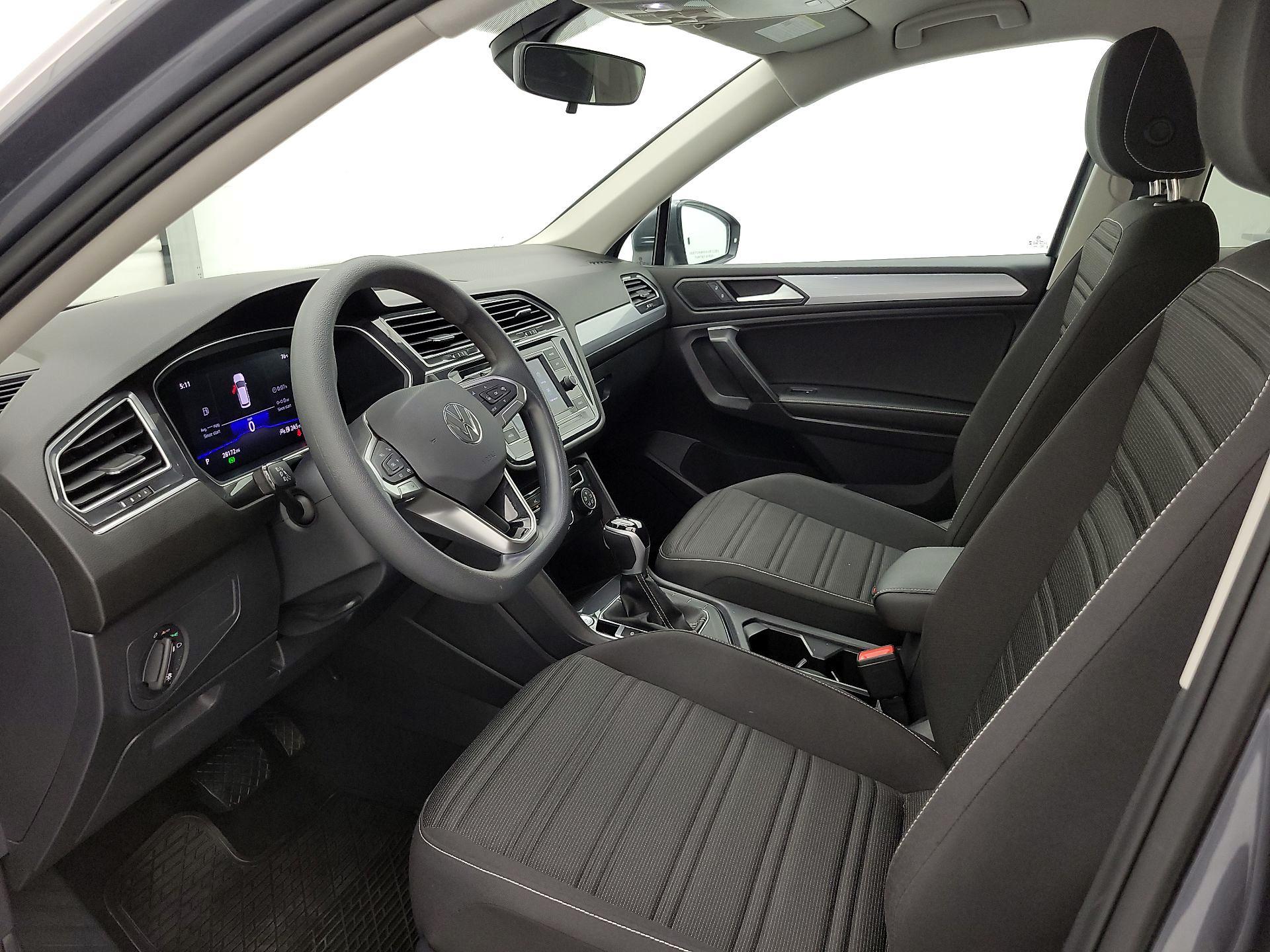 Thumbnail: 2023 Volkswagen Tiguan - 11