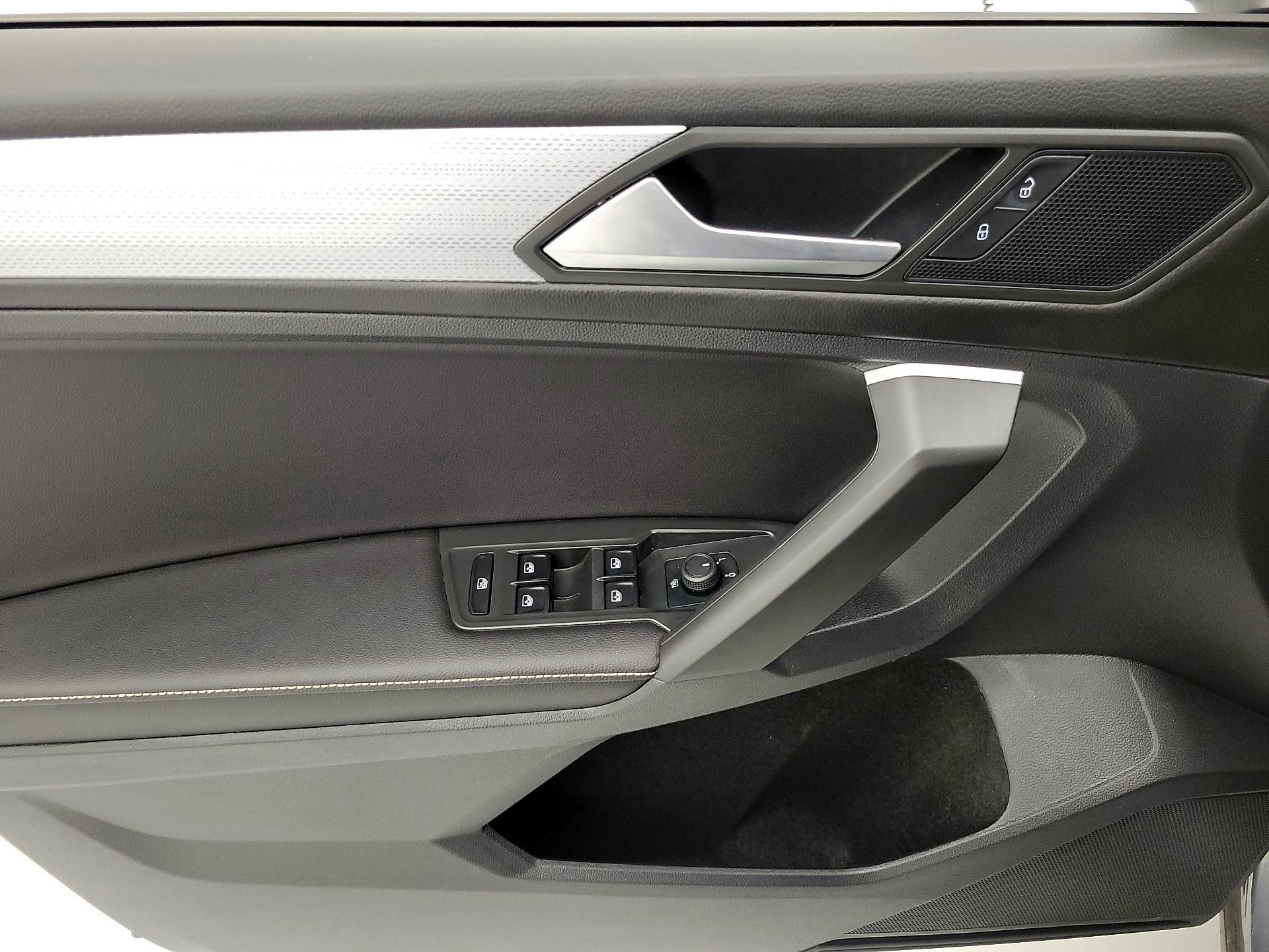 Thumbnail: 2023 Volkswagen Tiguan - 12