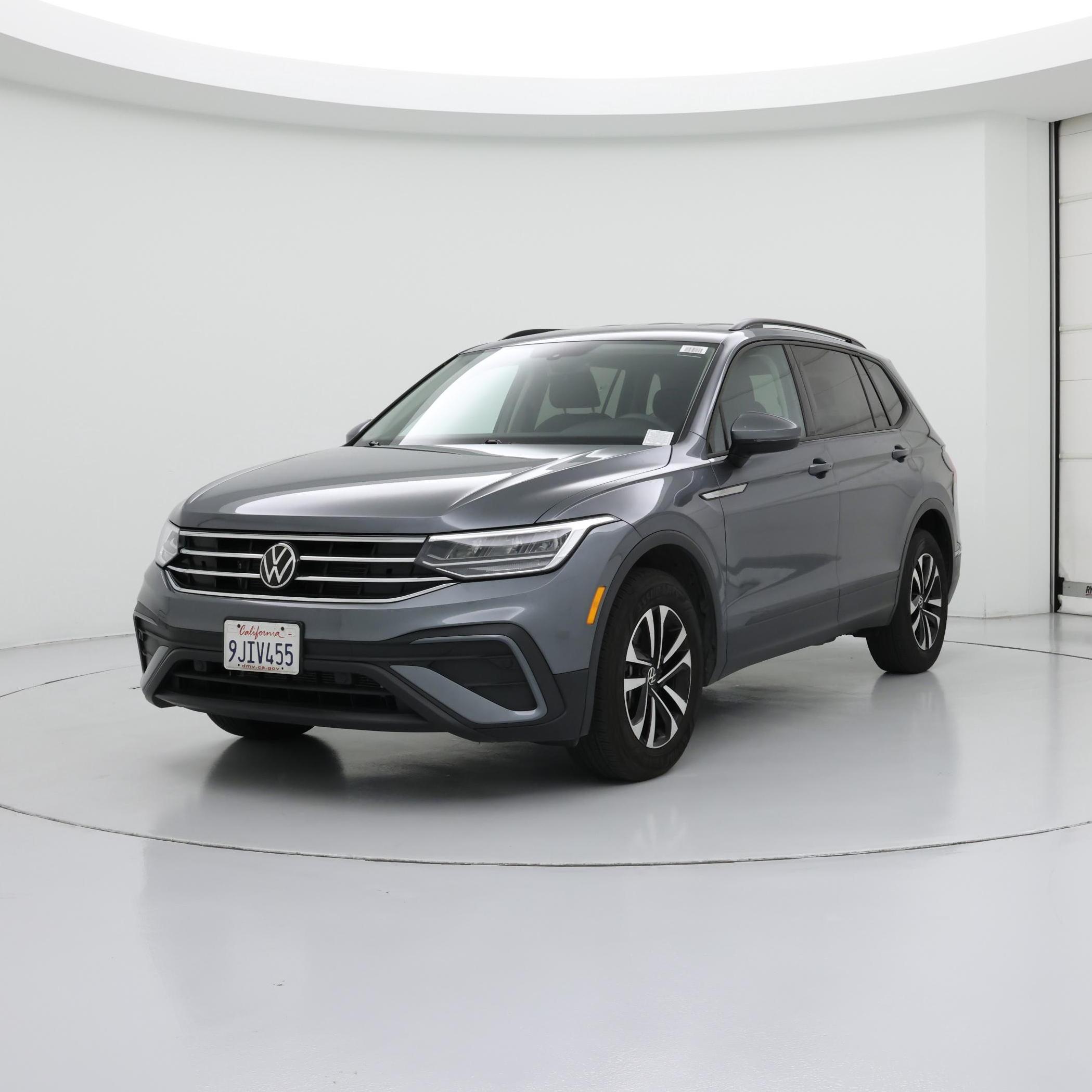 Thumbnail: 2023 Volkswagen Tiguan - 4