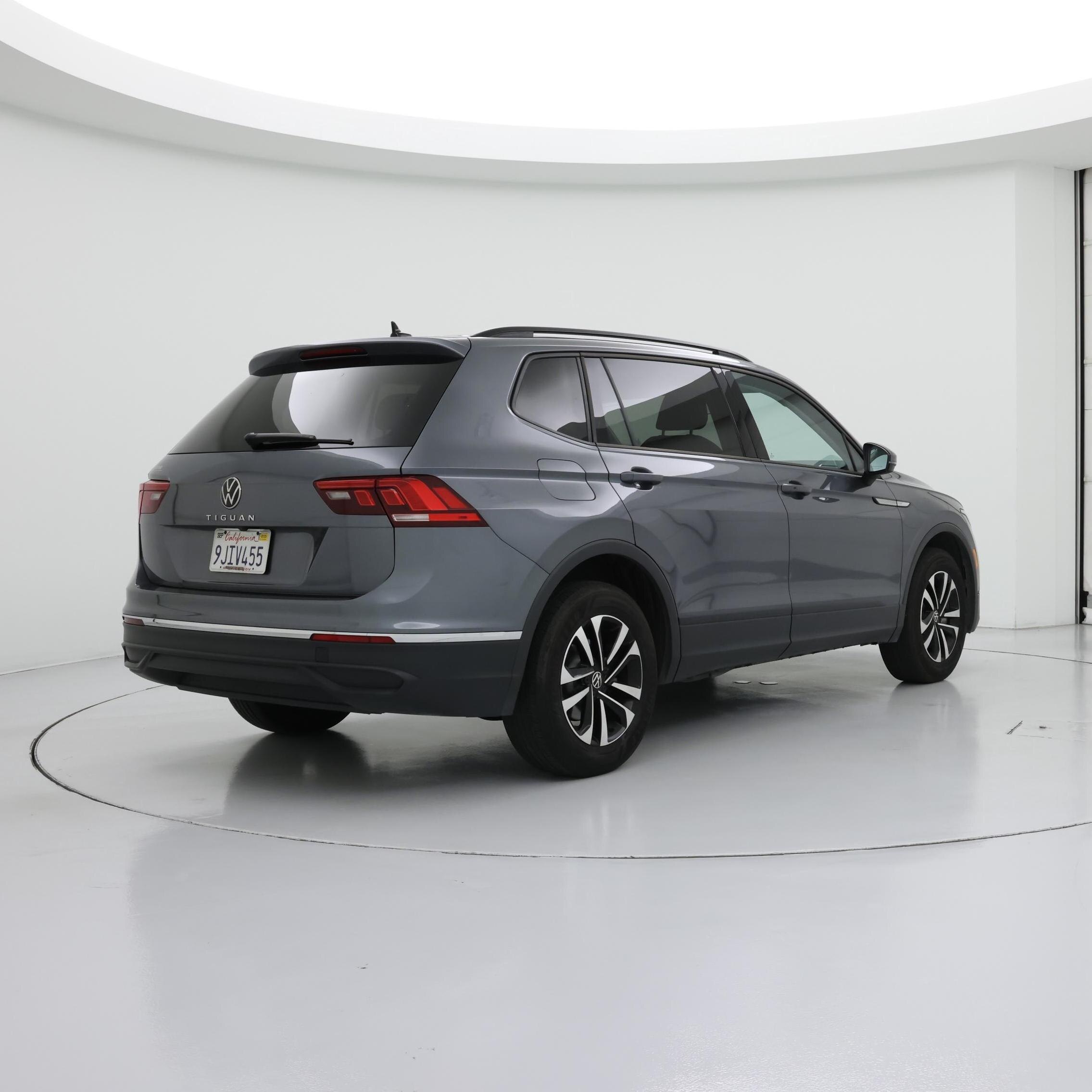 Thumbnail: 2023 Volkswagen Tiguan - 8