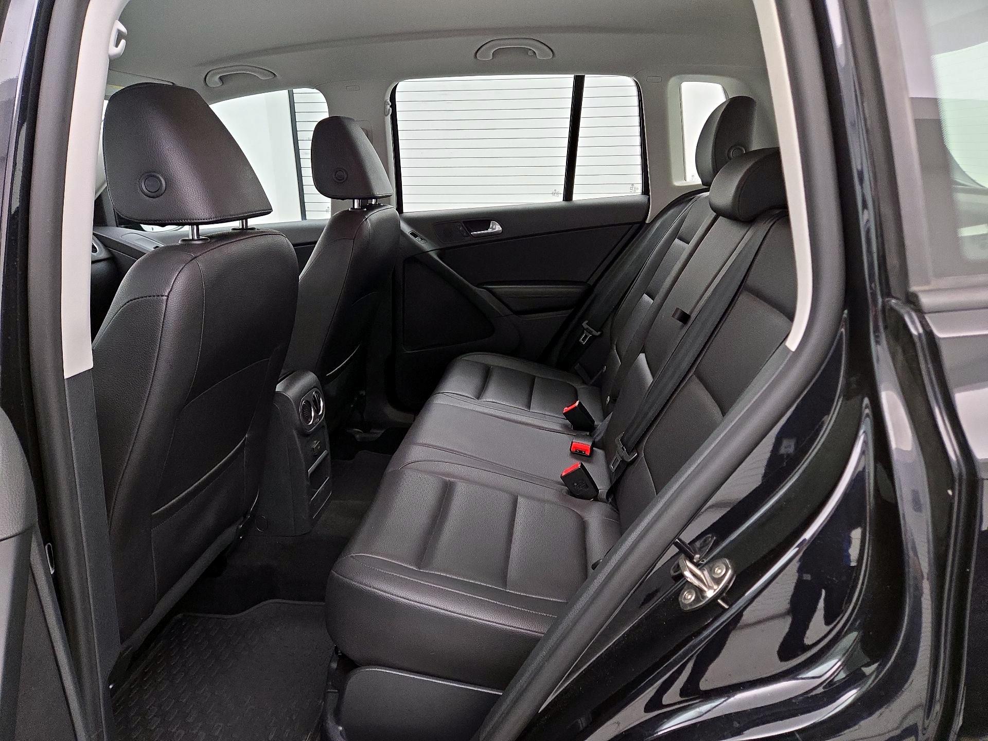 Thumbnail: 2017 Volkswagen Tiguan - 19