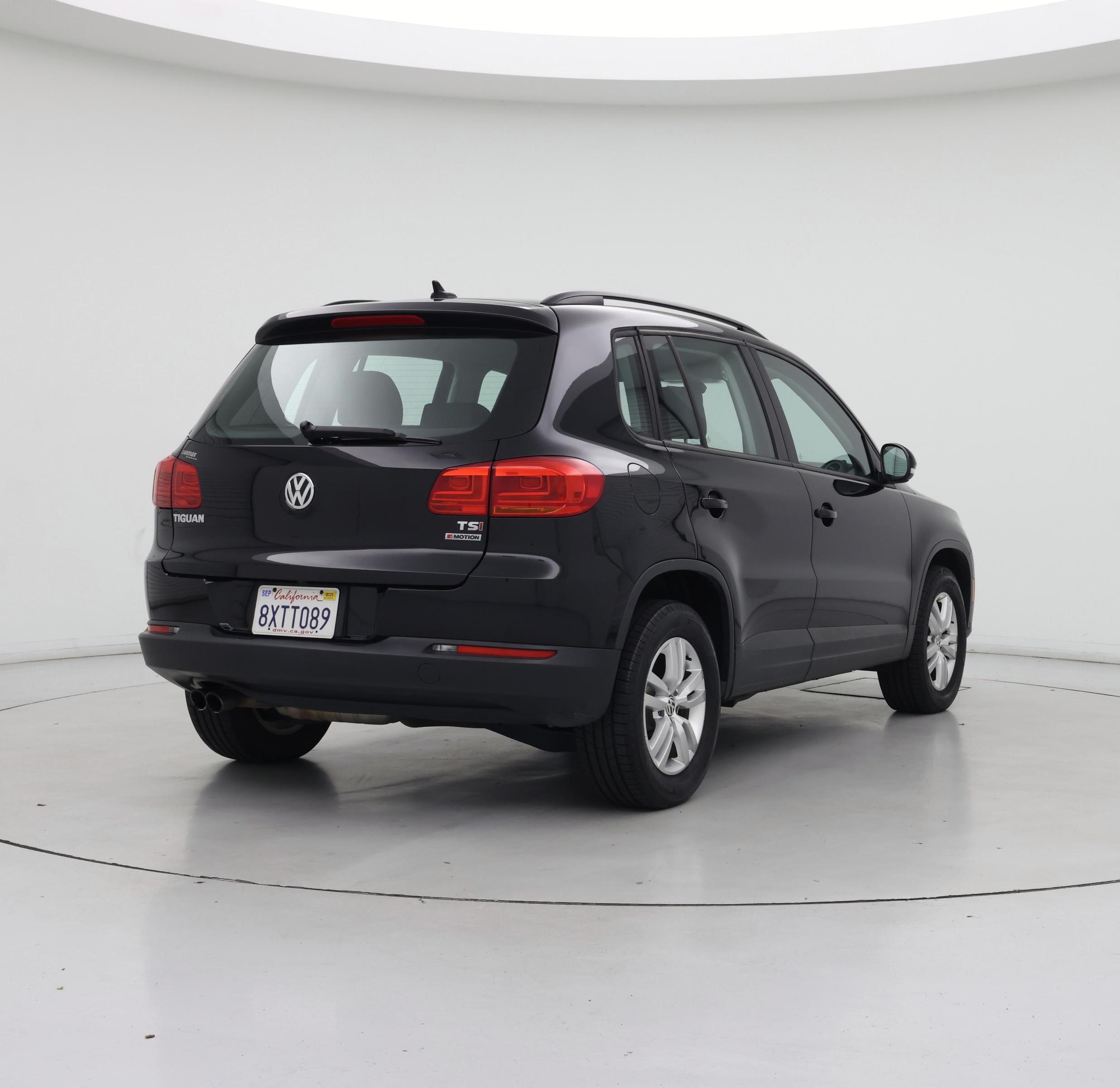 Thumbnail: 2017 Volkswagen Tiguan - 8