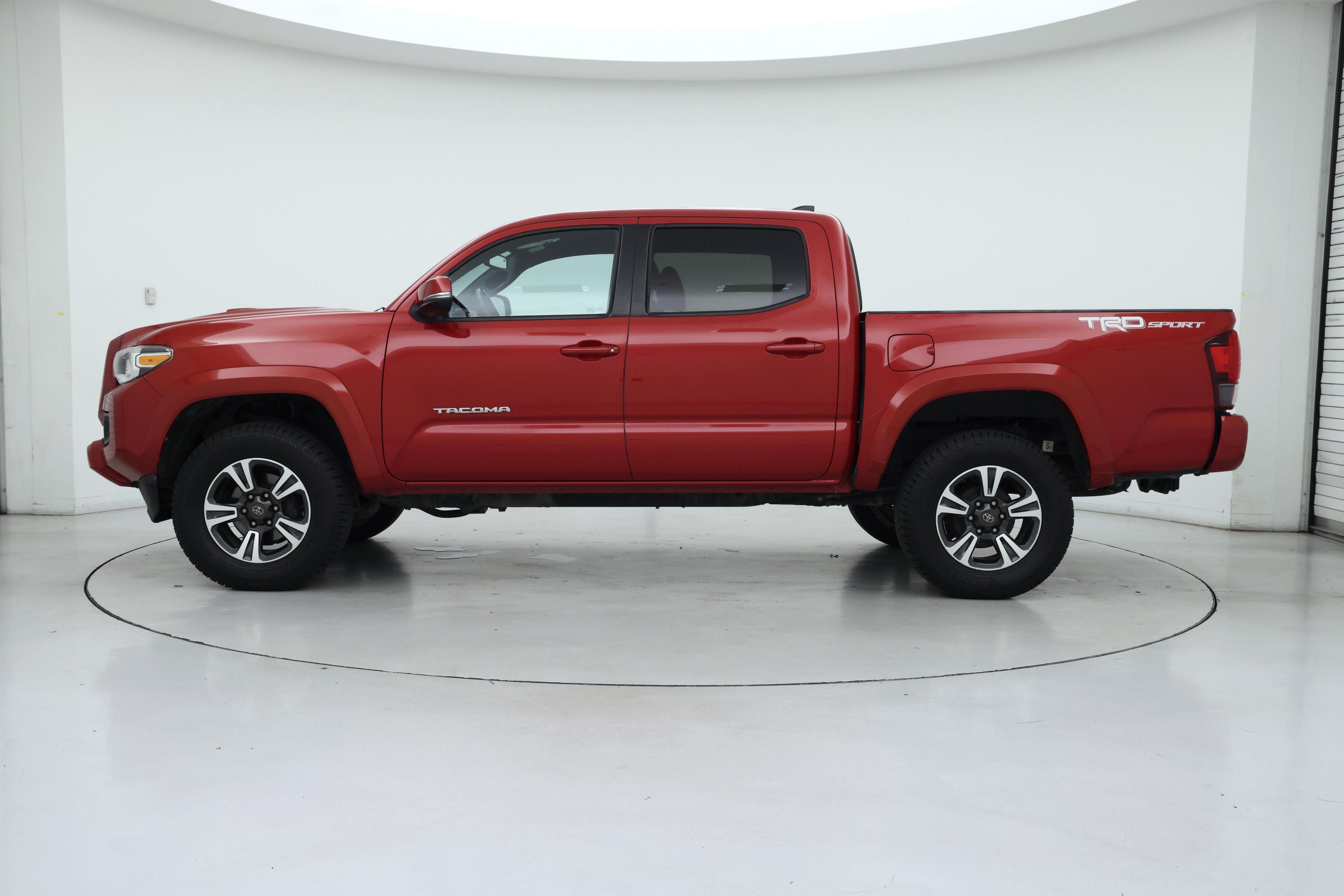 Thumbnail: 2018 Toyota Tacoma - 3