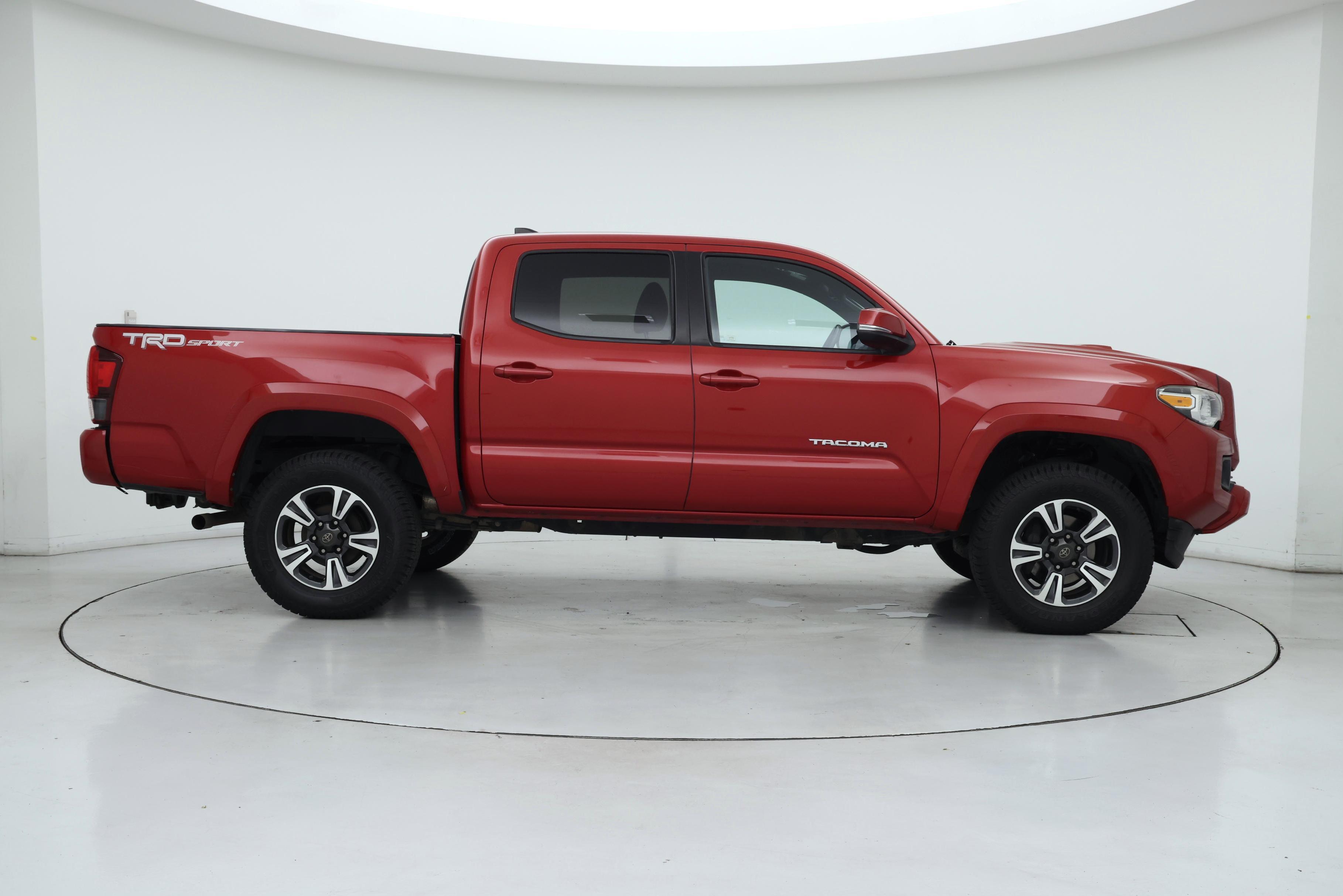 Thumbnail: 2018 Toyota Tacoma - 7