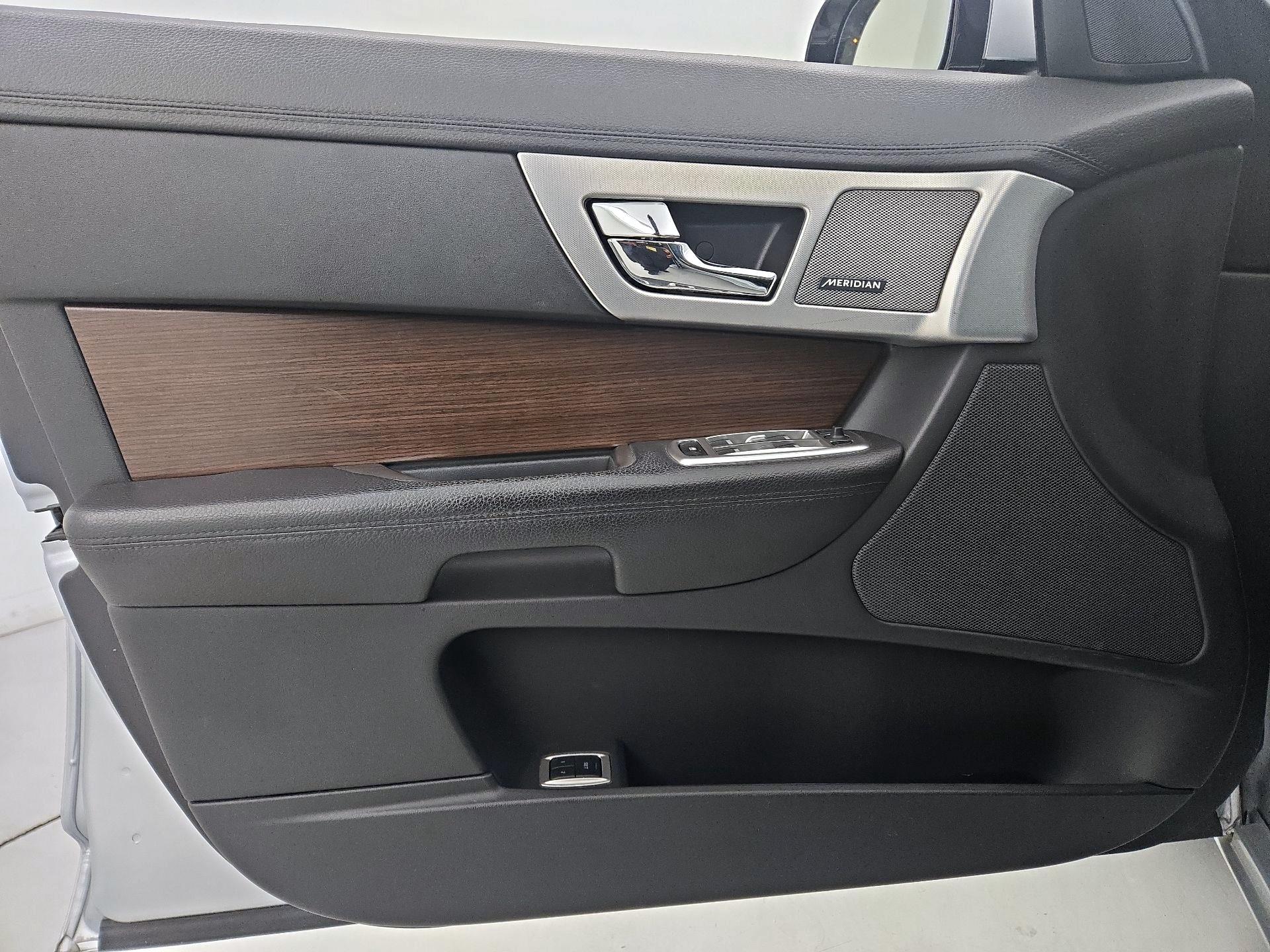 Thumbnail: 2015 Jaguar XF - 12