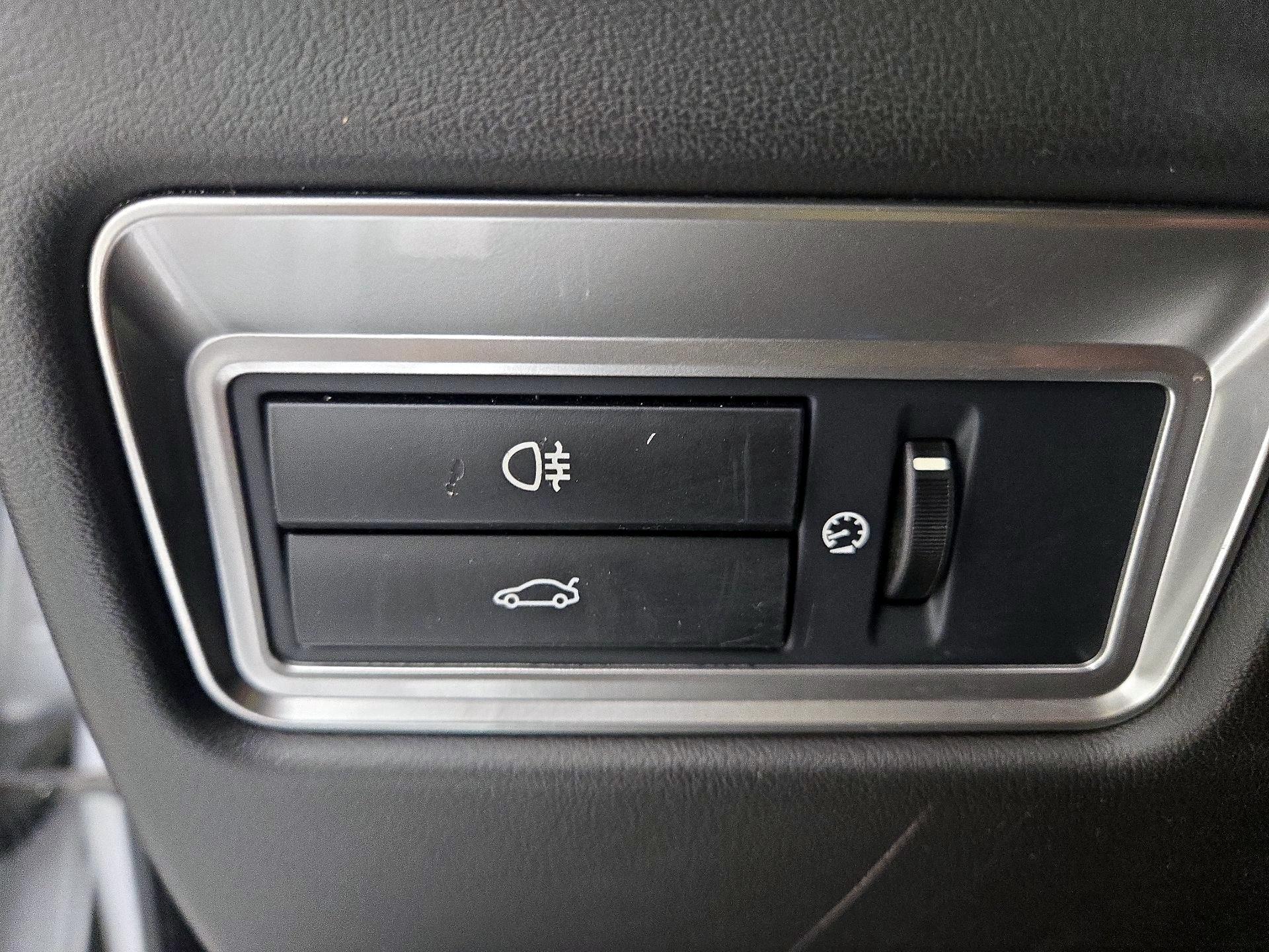 Thumbnail: 2015 Jaguar XF - 13