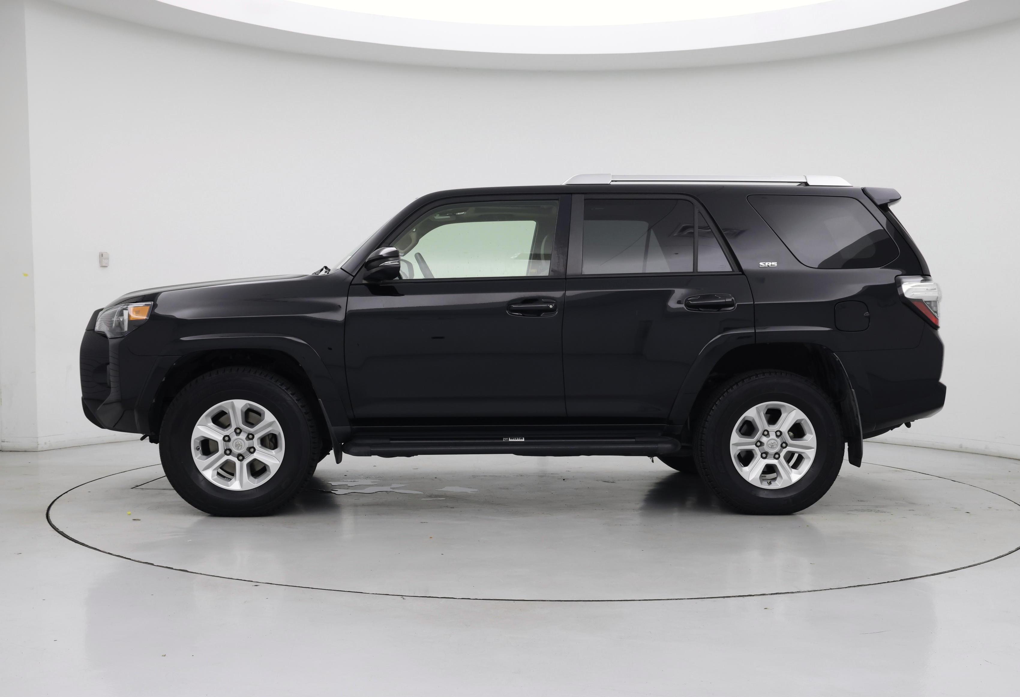 Thumbnail: 2016 Toyota 4Runner - 3
