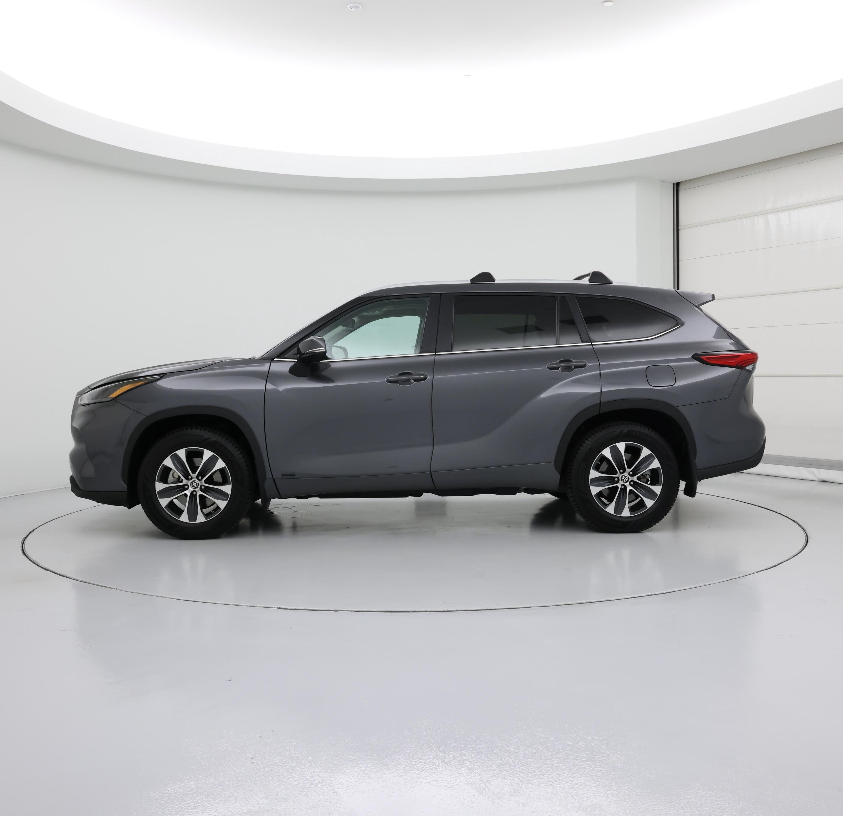 Thumbnail: 2023 Toyota Highlander - 3